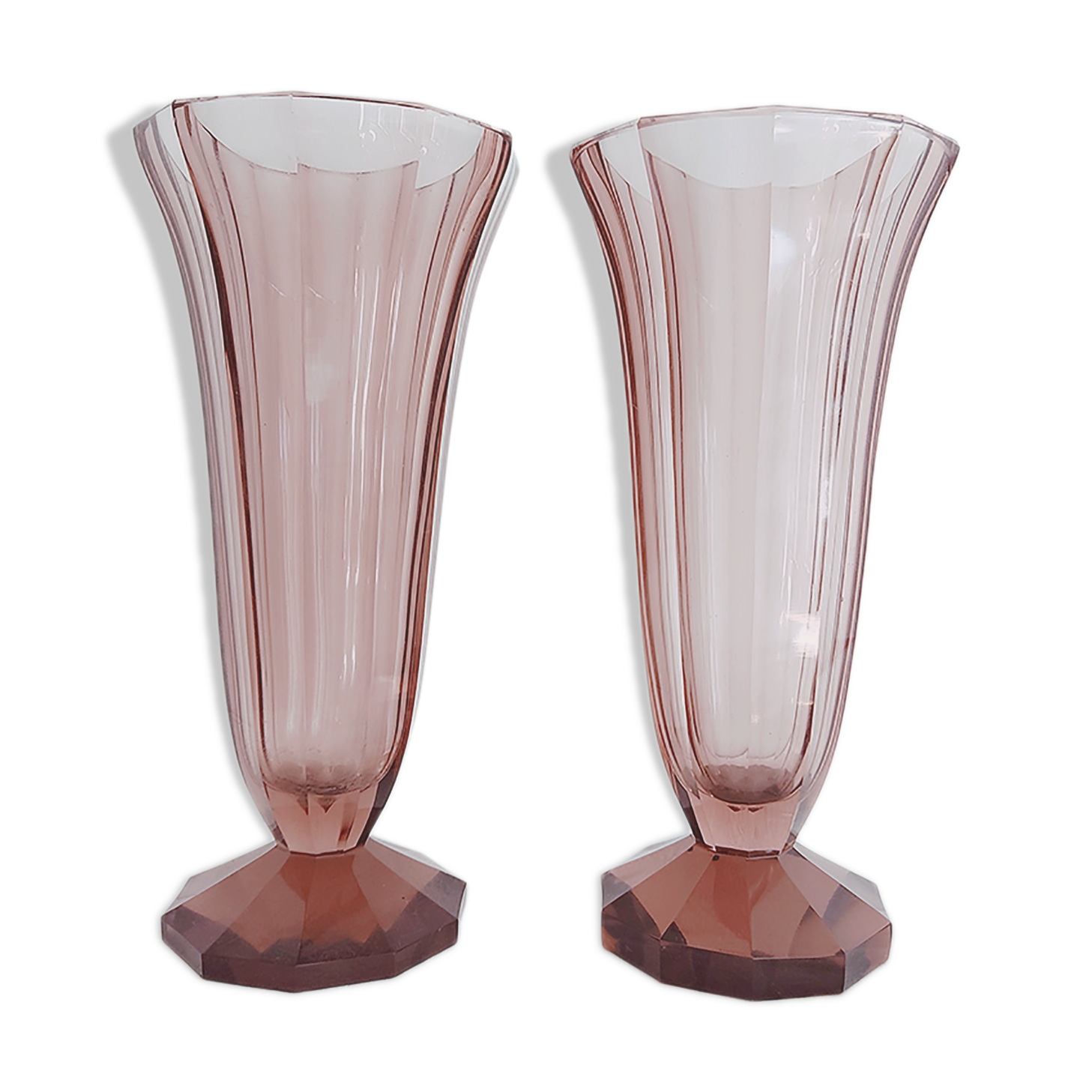 Paire de vases en cristal rose foncé art déco