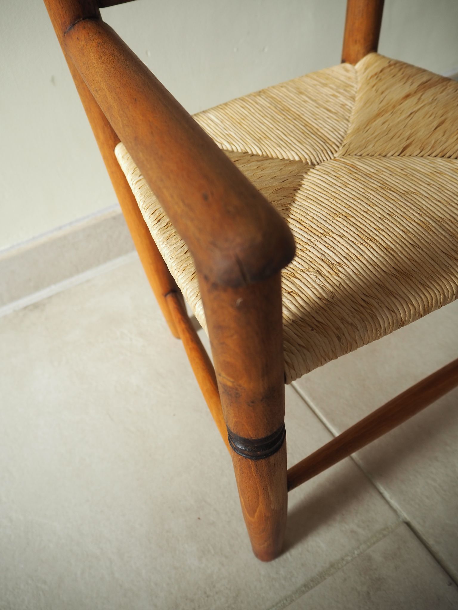 Ancien fauteuil paillé pour enfant