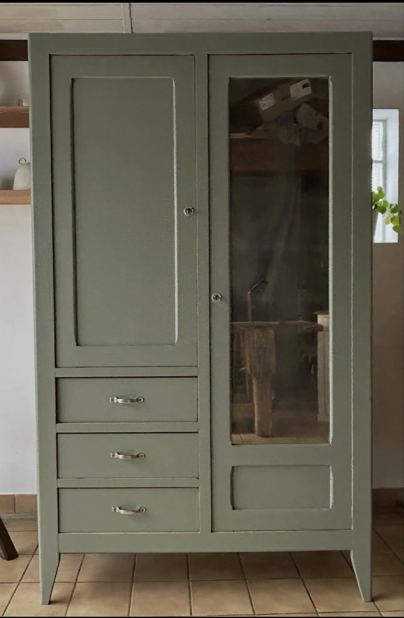Armoire parisienne 