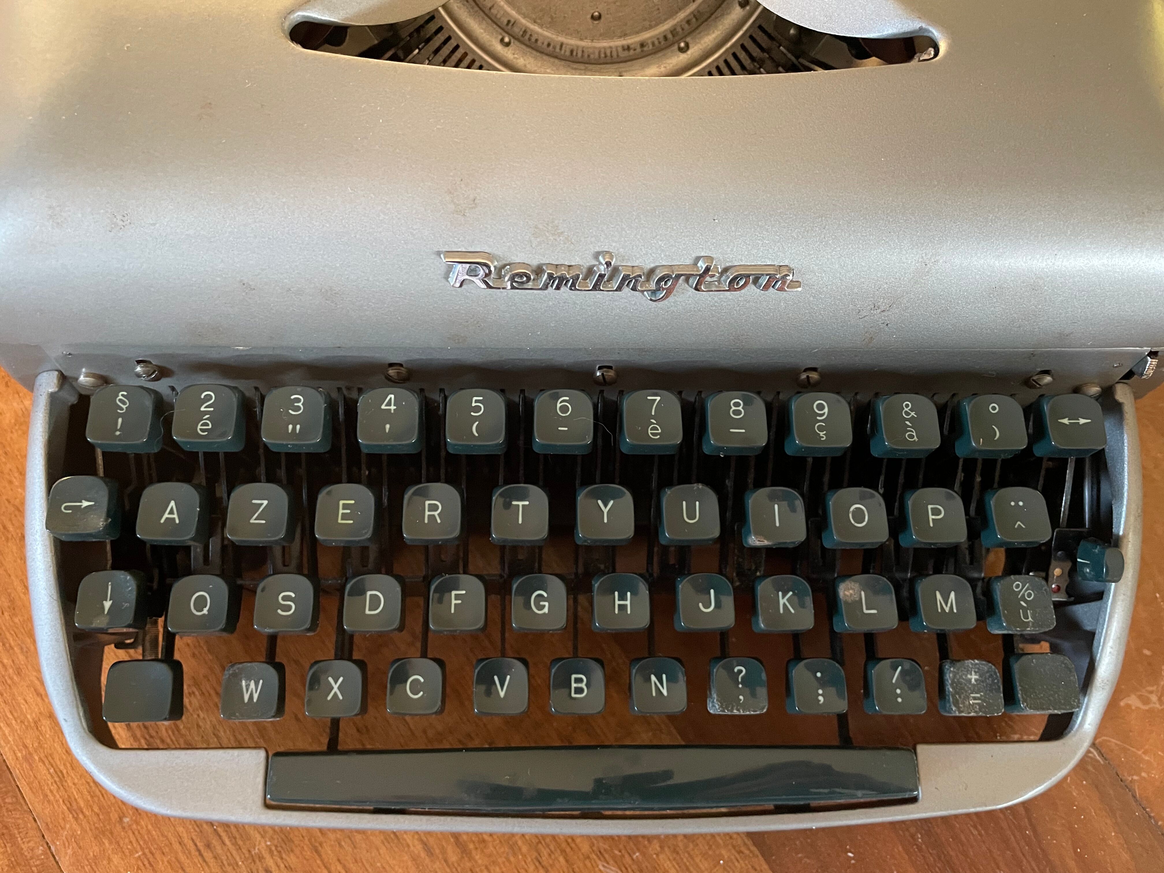 Machine à écrire Remington Travel riter circa 1950