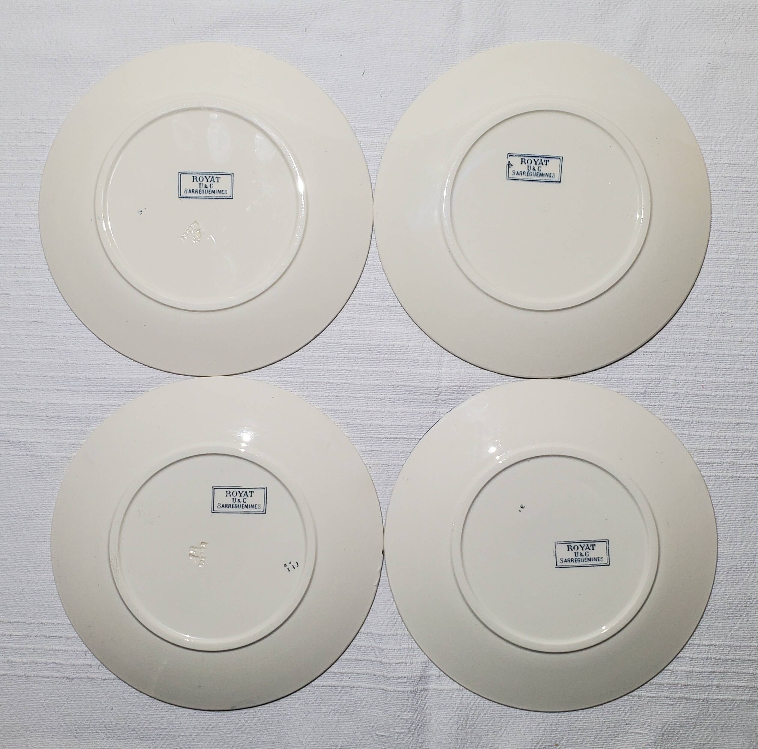 Lot de 4 assiettes plates de la faïencerie de Sarreguemines modèle Royat