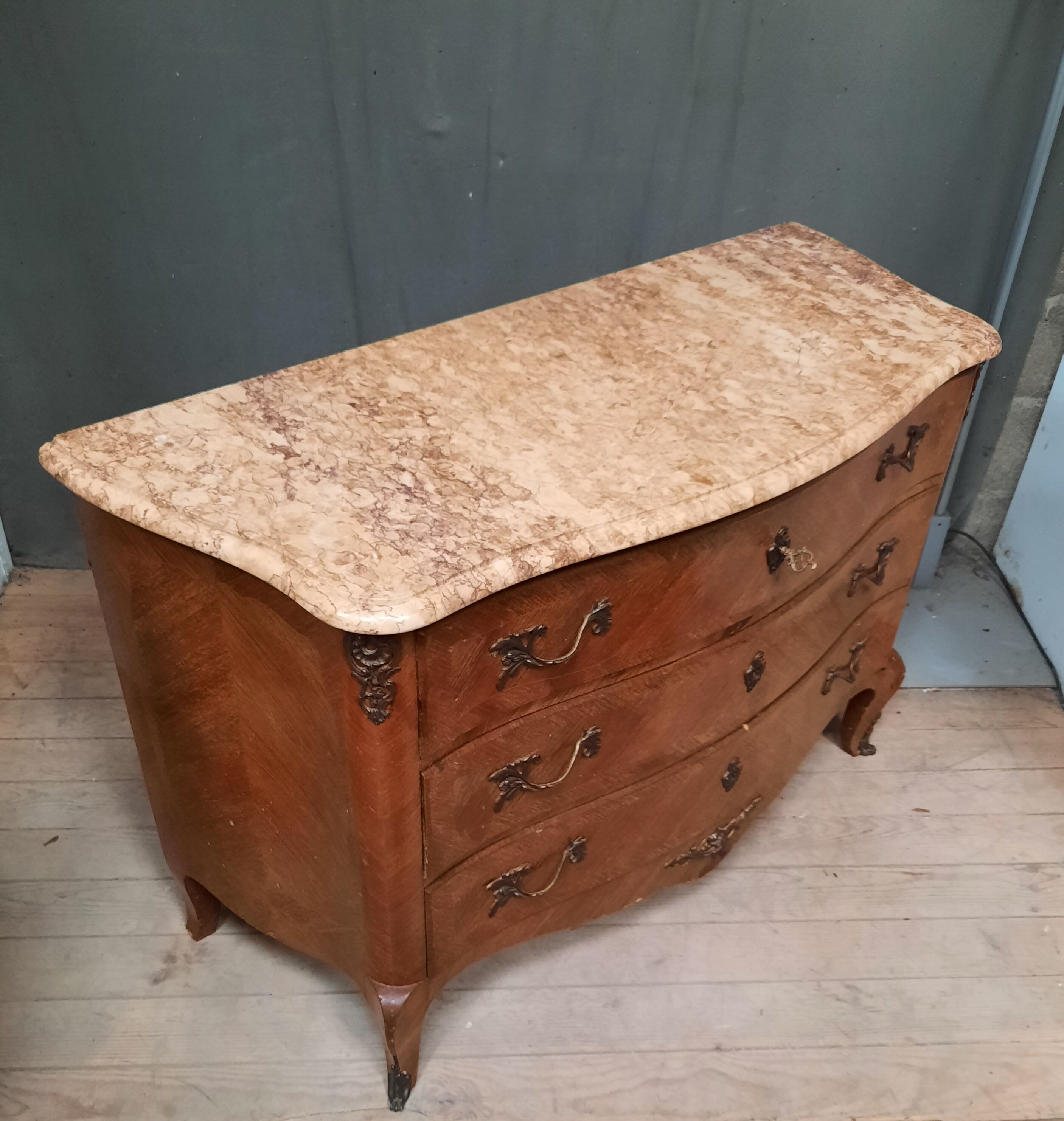 Louis XV style chest of drawers in veneer