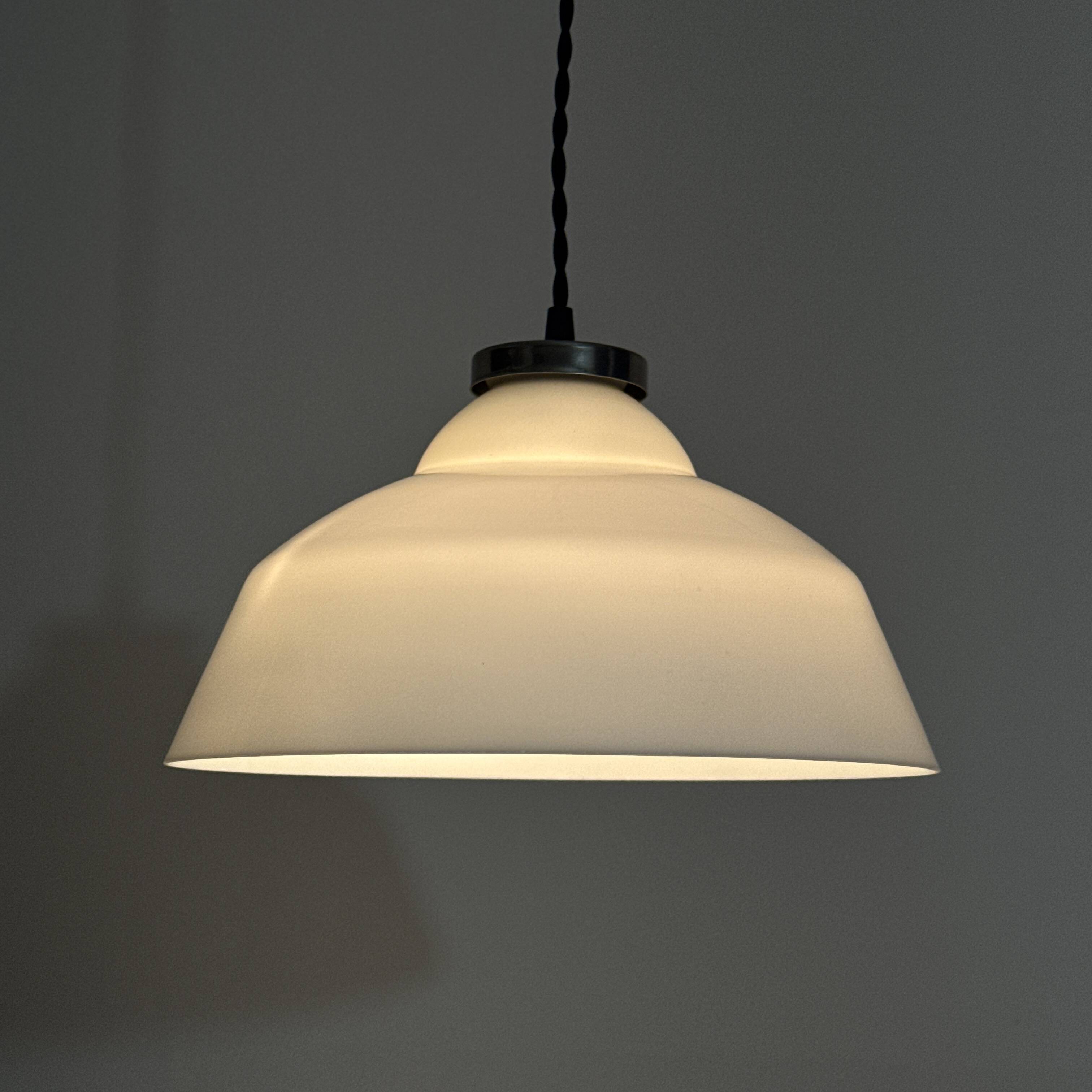 Ancienne suspension en opaline 30 cm vintage