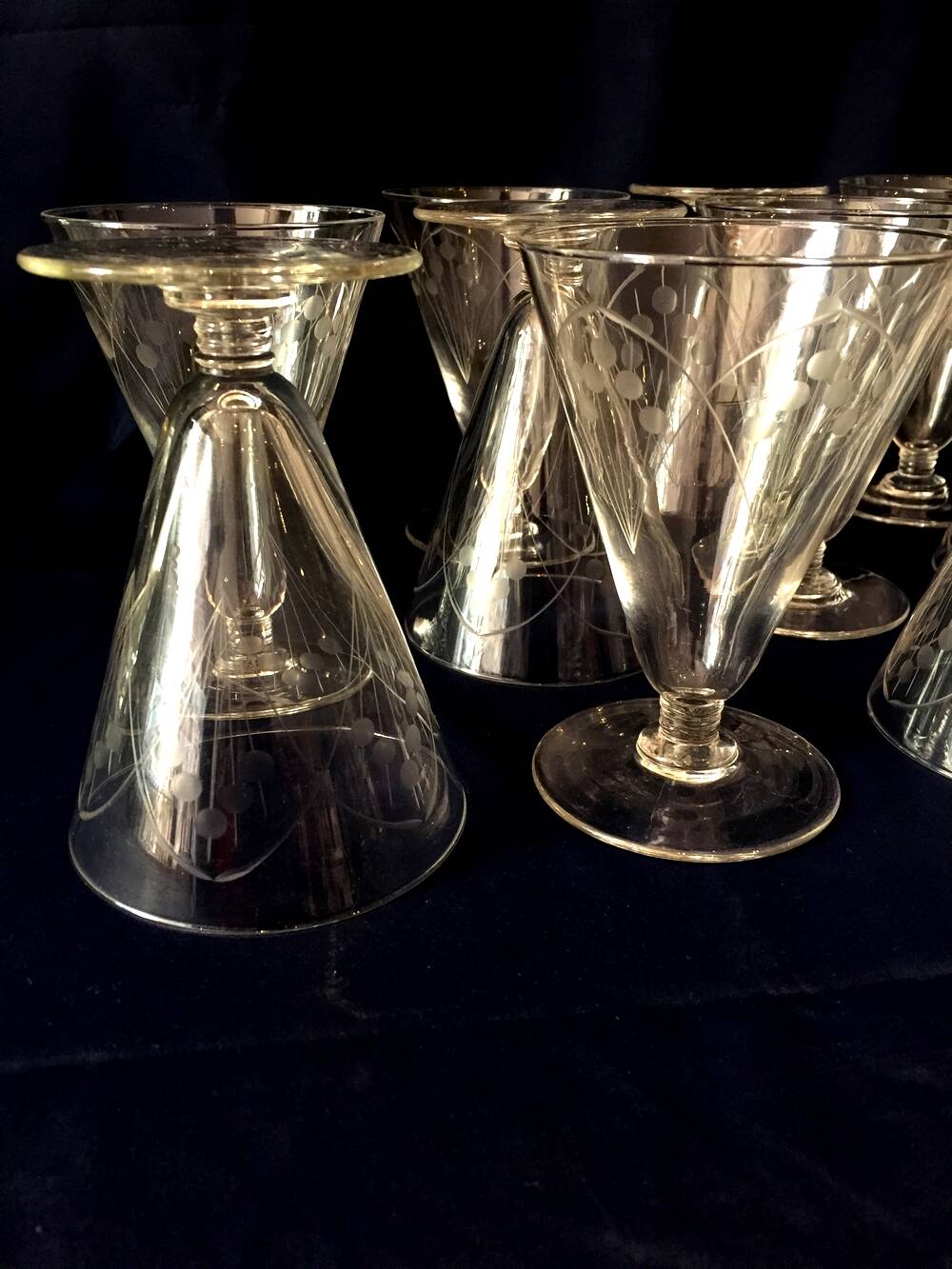 Set of 10 engraved glass water glasses from the 1930s 1940s tabletop art