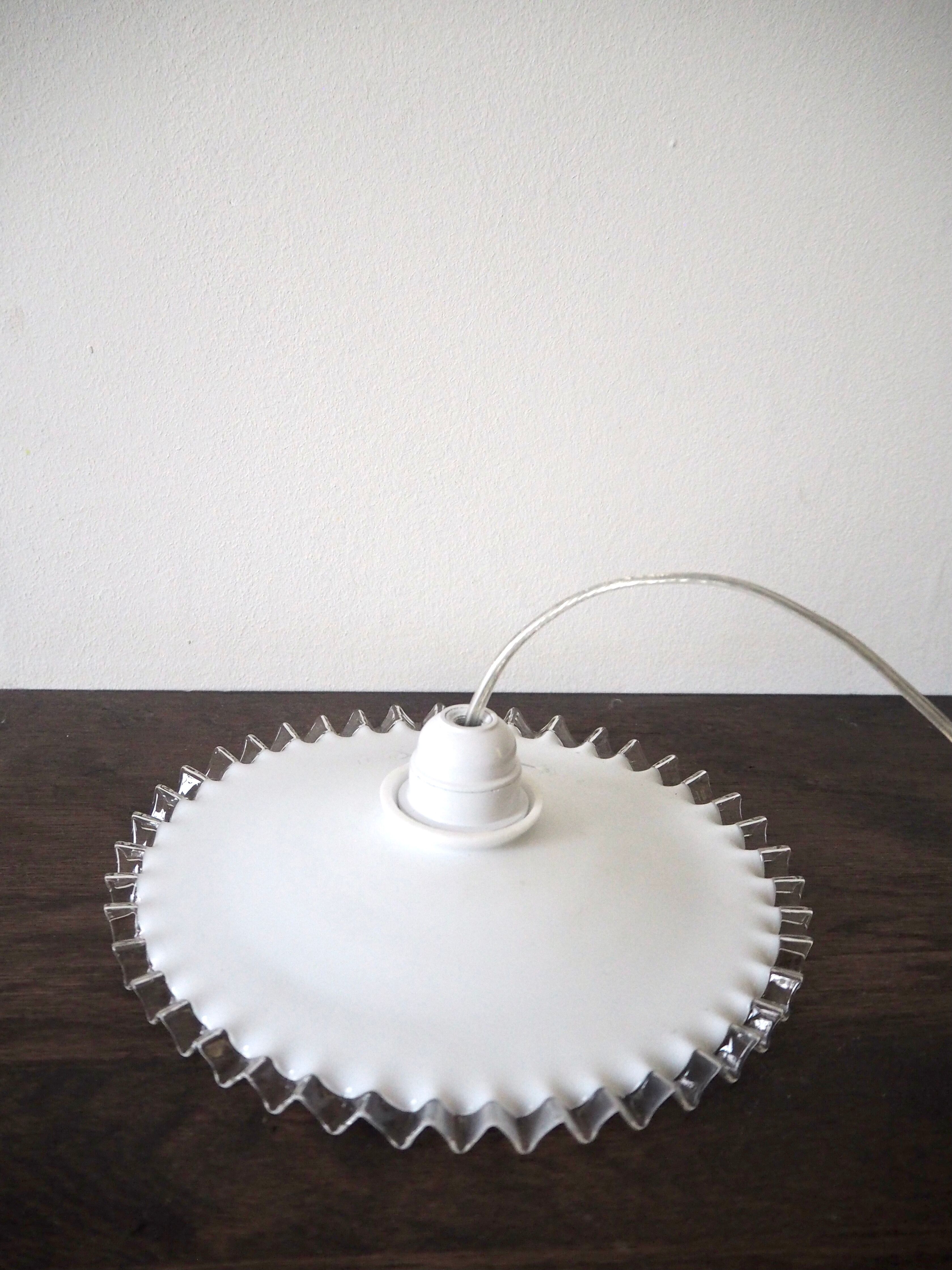 Opaline flower suspension