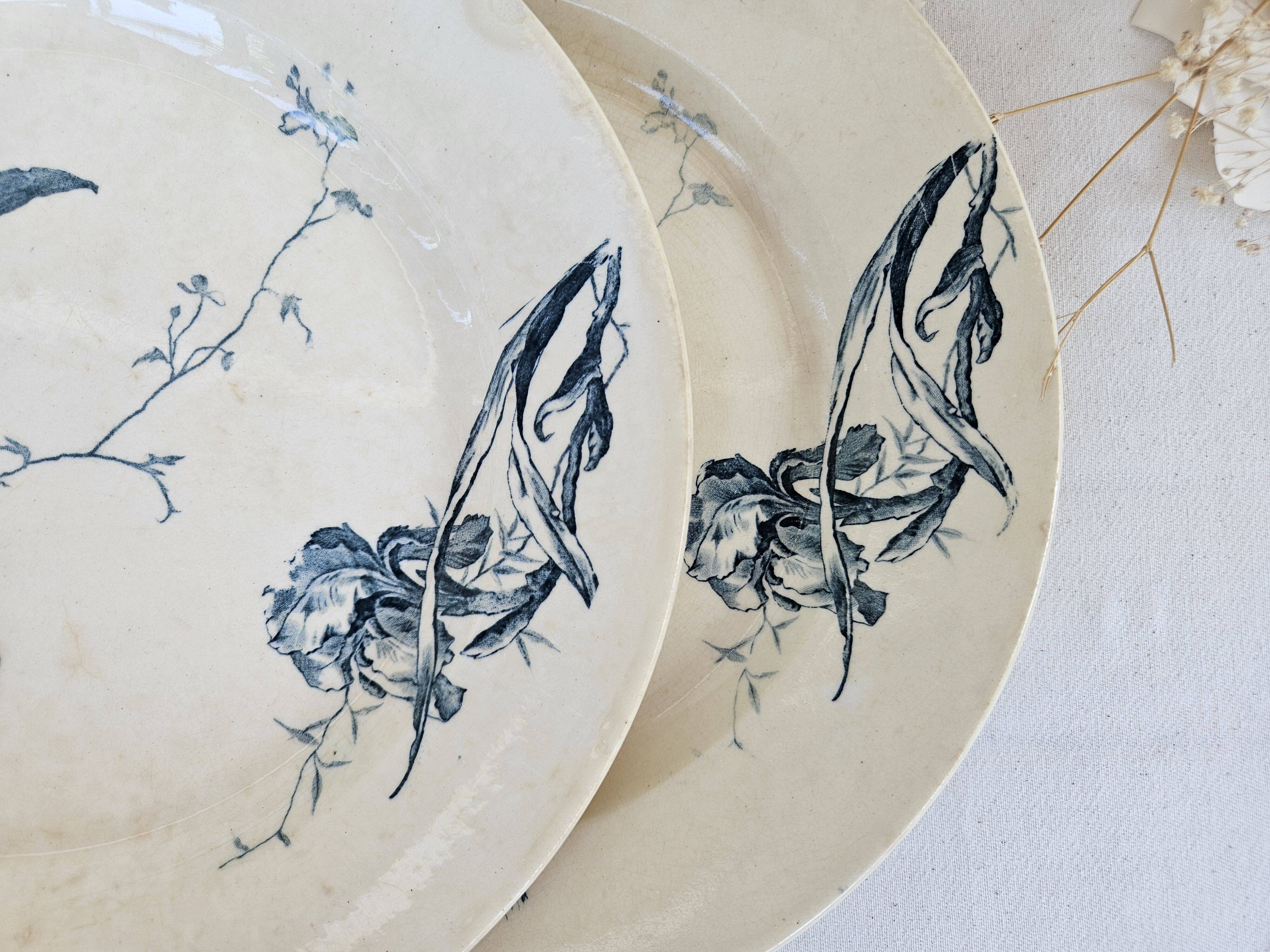 Pair of earthenware dishes from Gien, Iris model, 28 cm