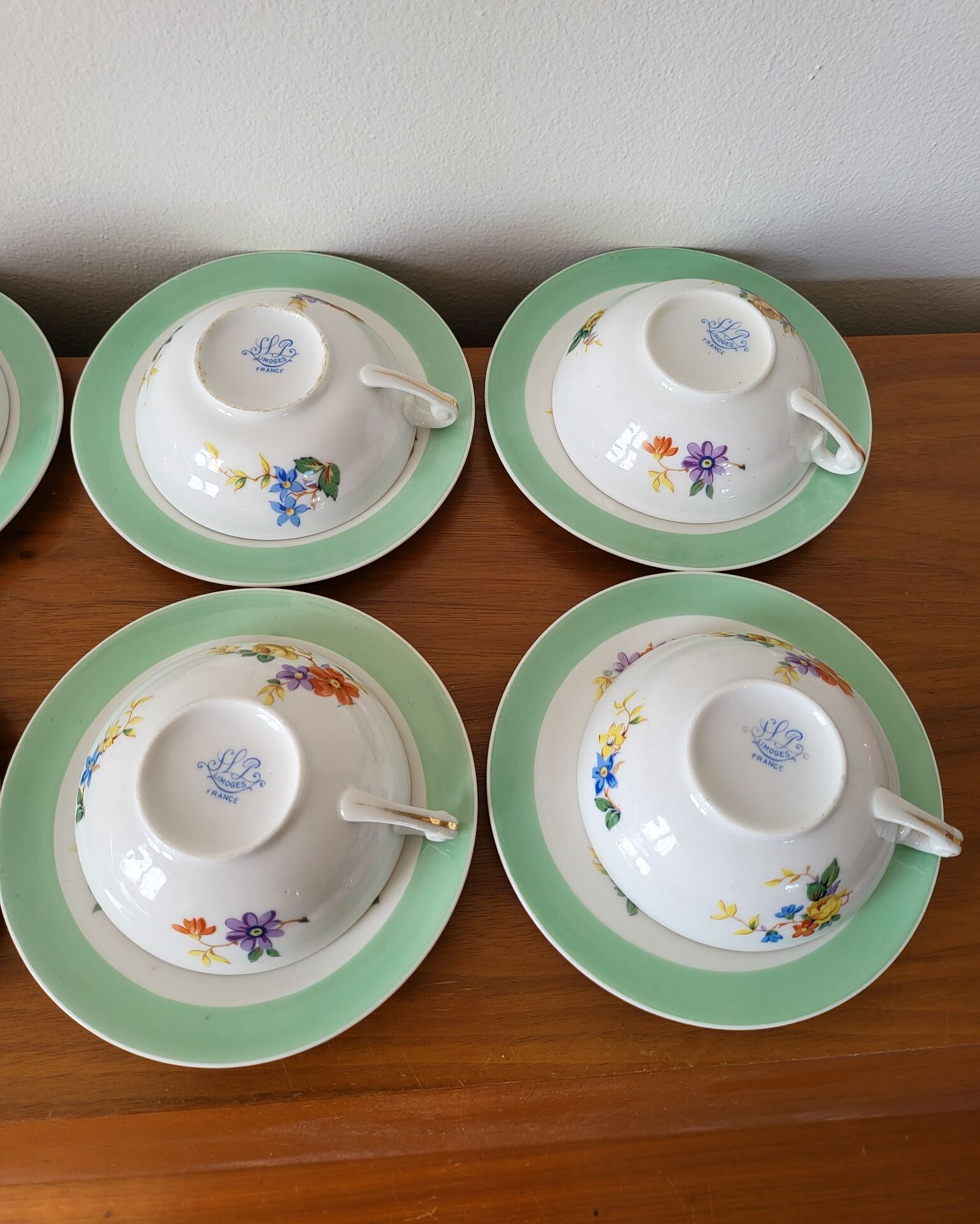 Ensemble de 8 tasses à thé ou café en porcelaine de Limoges