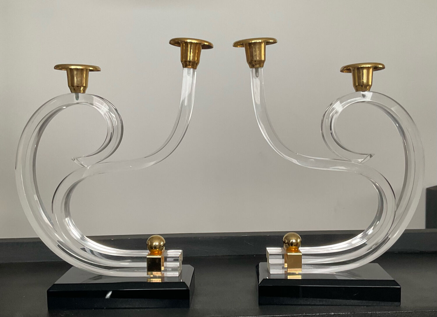 Pair of Hollywood Regency candlesticks in lucite and brass