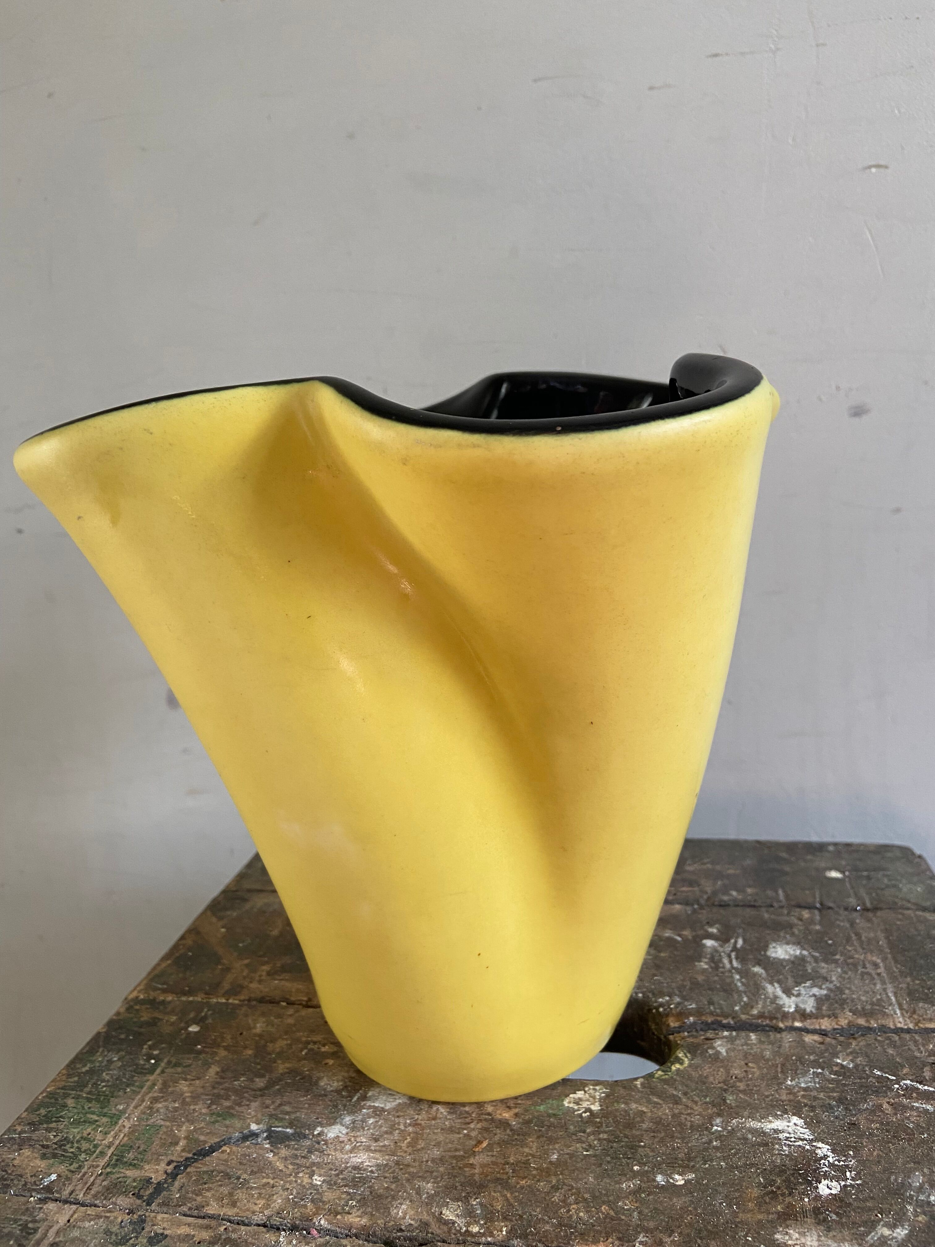 Elchinger corolla vase Yellow and black