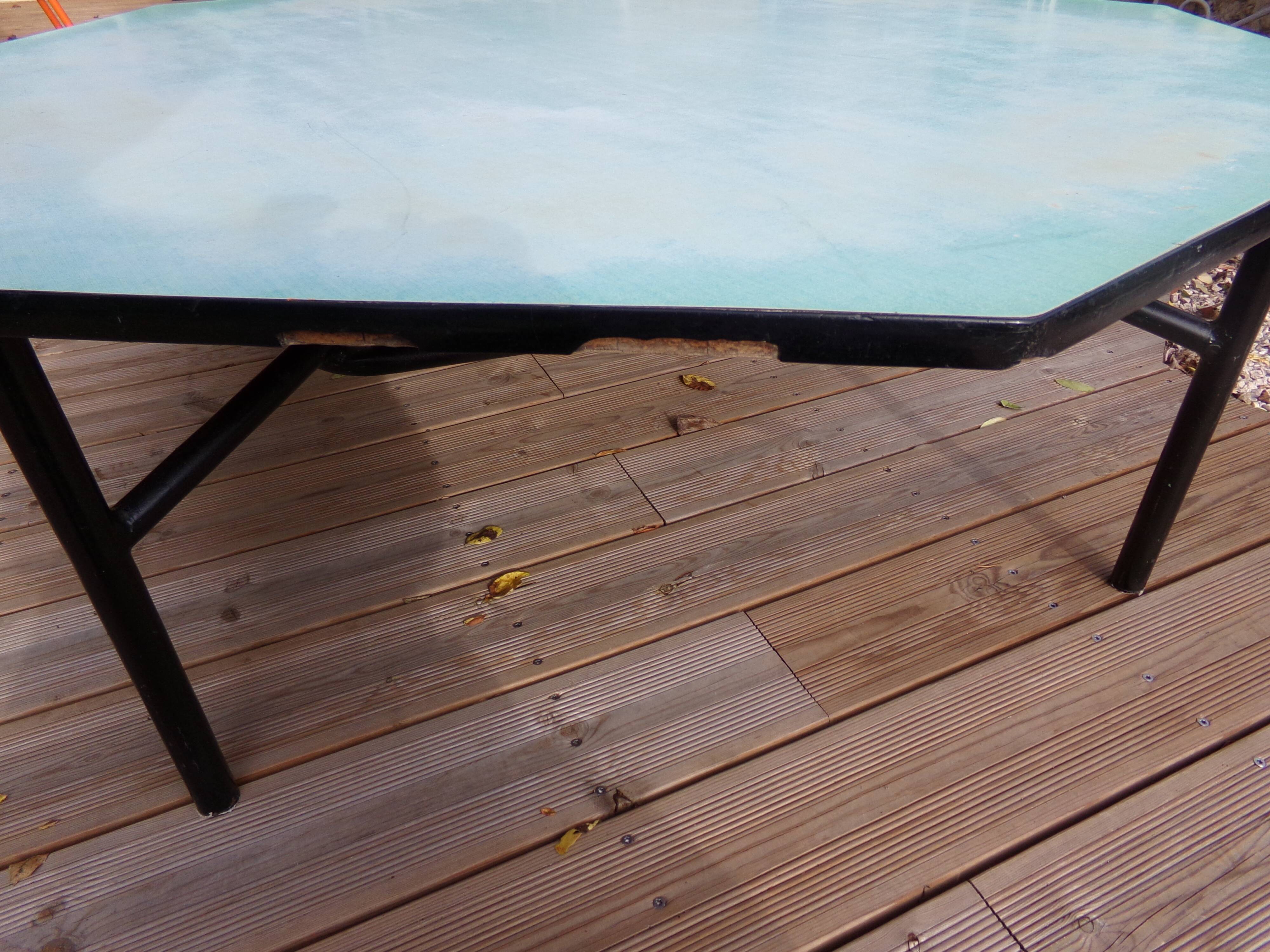 Kindergarten in formica table