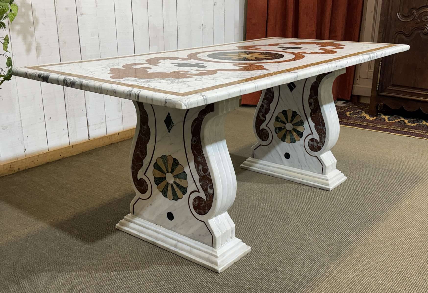 Italian marble dining table - 1970s craftsmanship