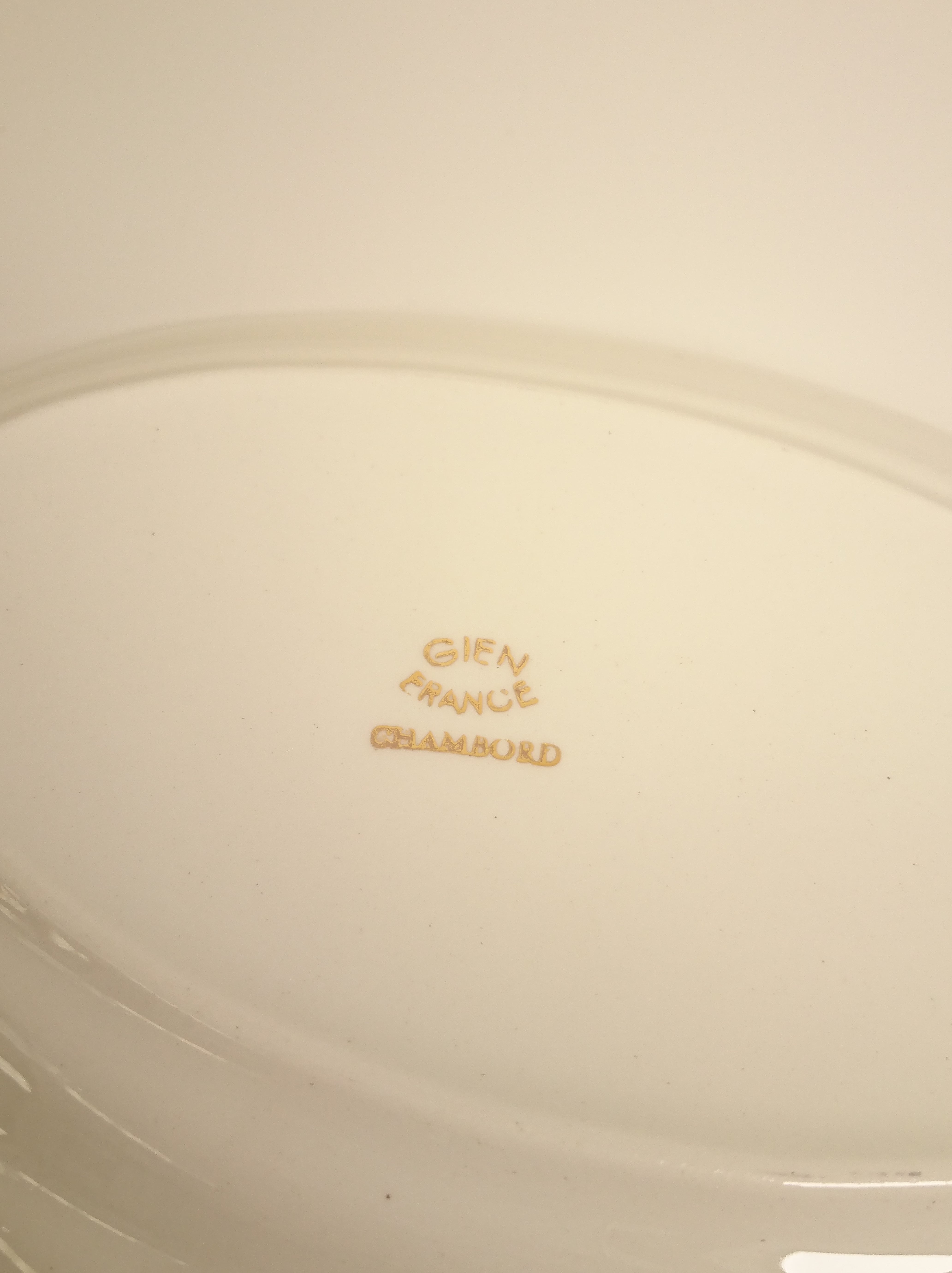 Ravier faience of gien white pink pattern in the center