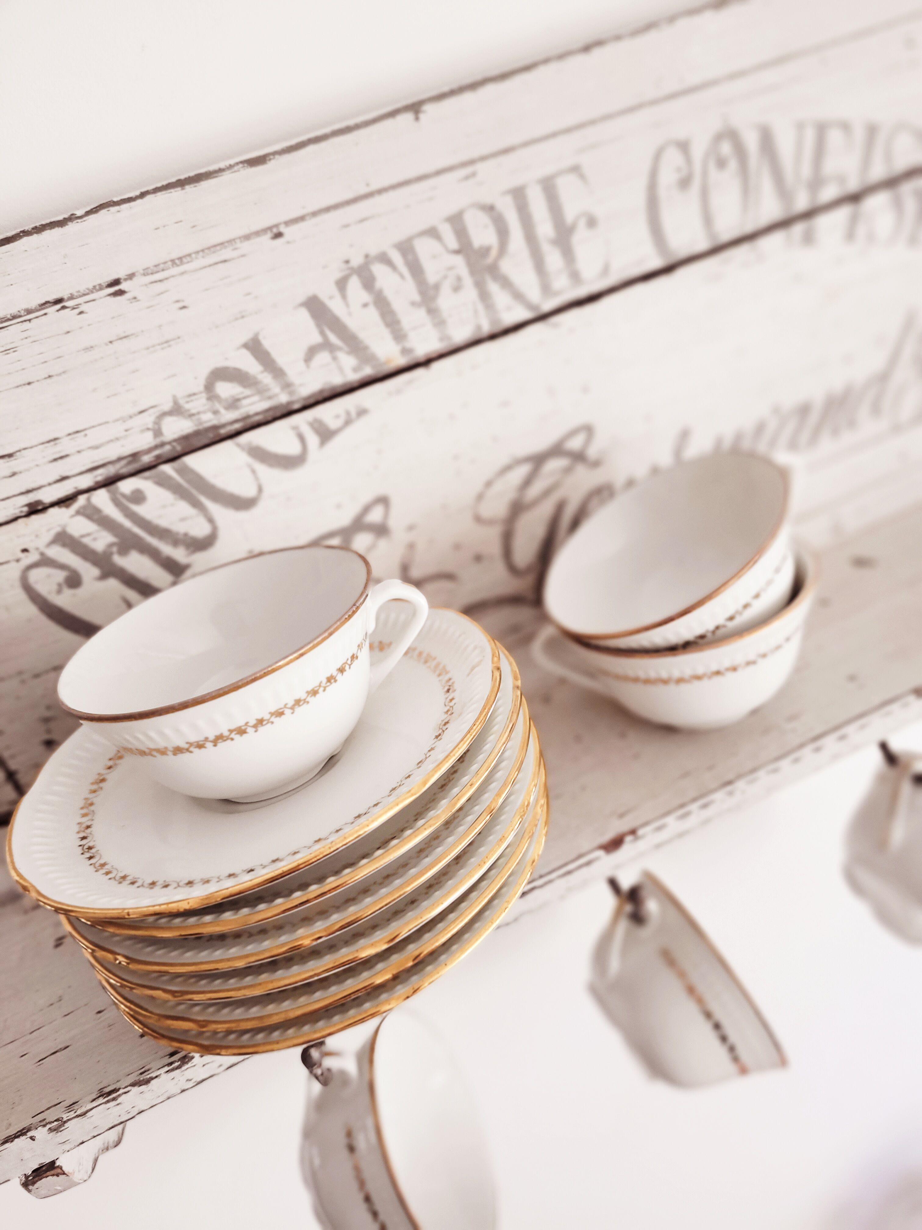 cups and saucers porcelain Vierzon