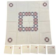 Linge de maison, nappe à thé brodée 6 serviettes vers 1960
