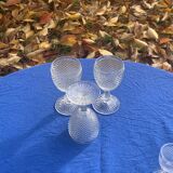 Elegant service consisting of a carafe, 3 wine glasses and 6 diamond pattern aperitif glasses
