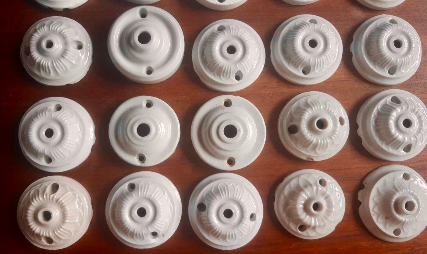 Suspension in smooth opaline green thread early twentieth century