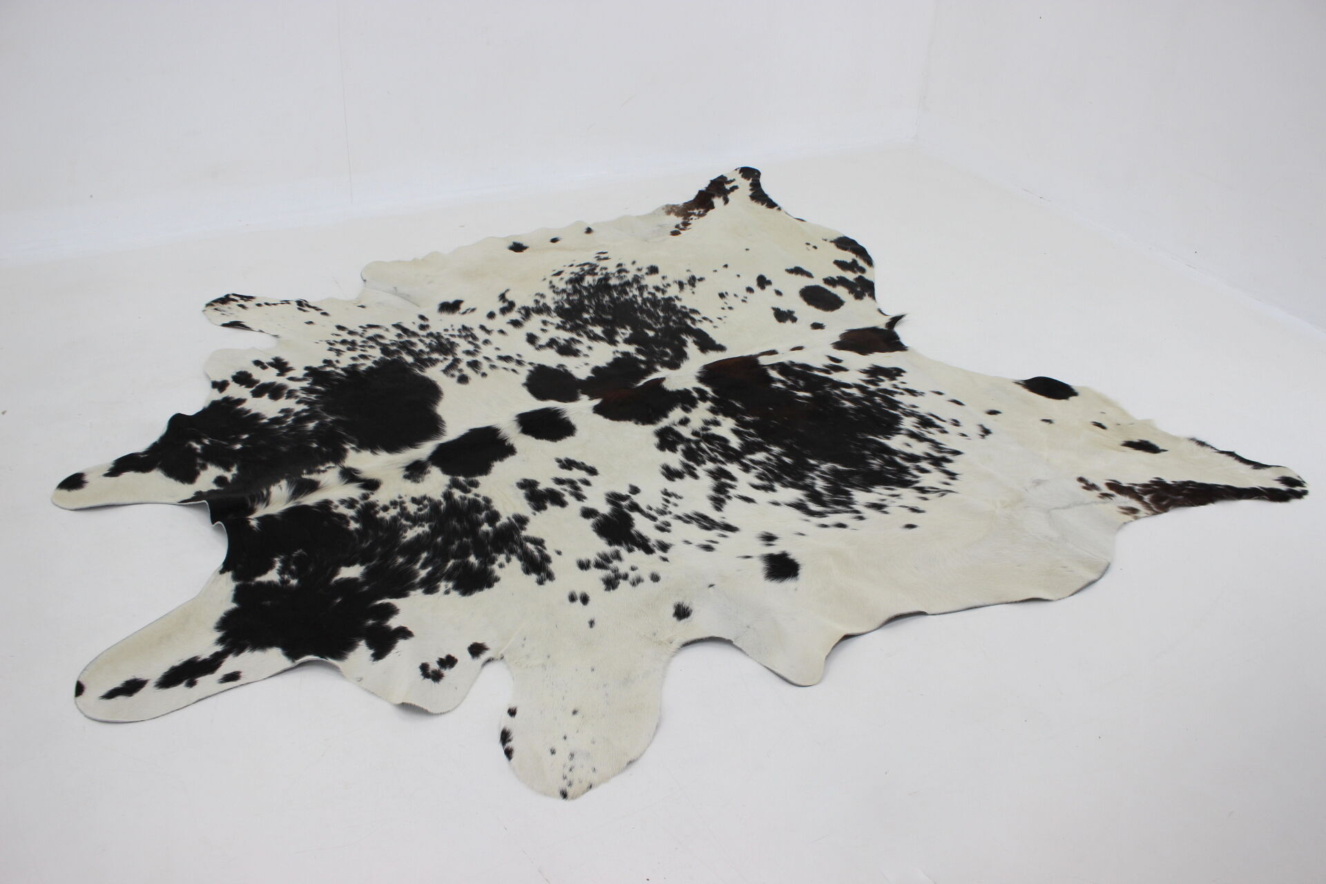 Black & white cowhide rug