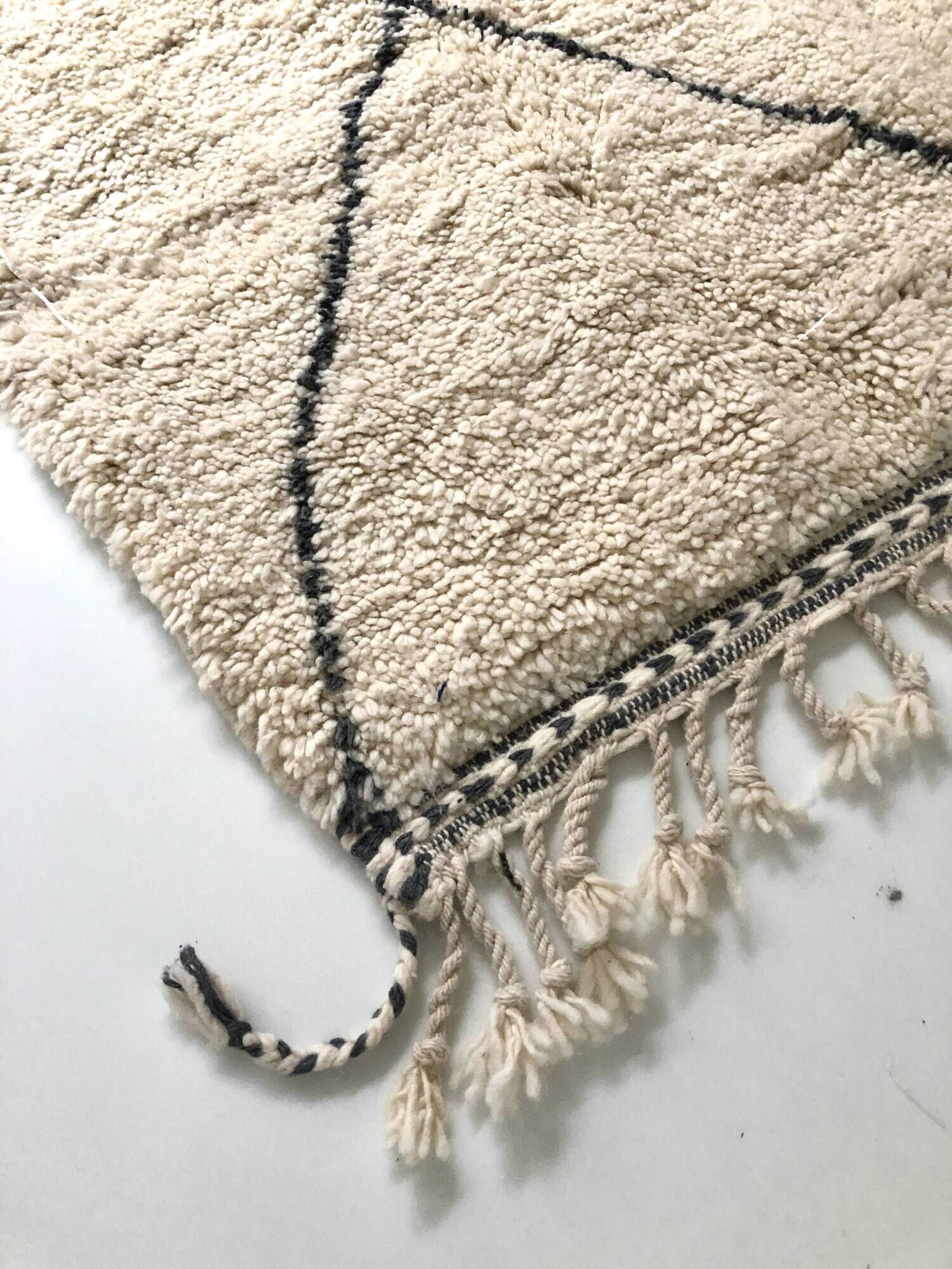 Moroccan Berber carpet Beni Ouarain with dark grey diamonds 2.6x1.53m