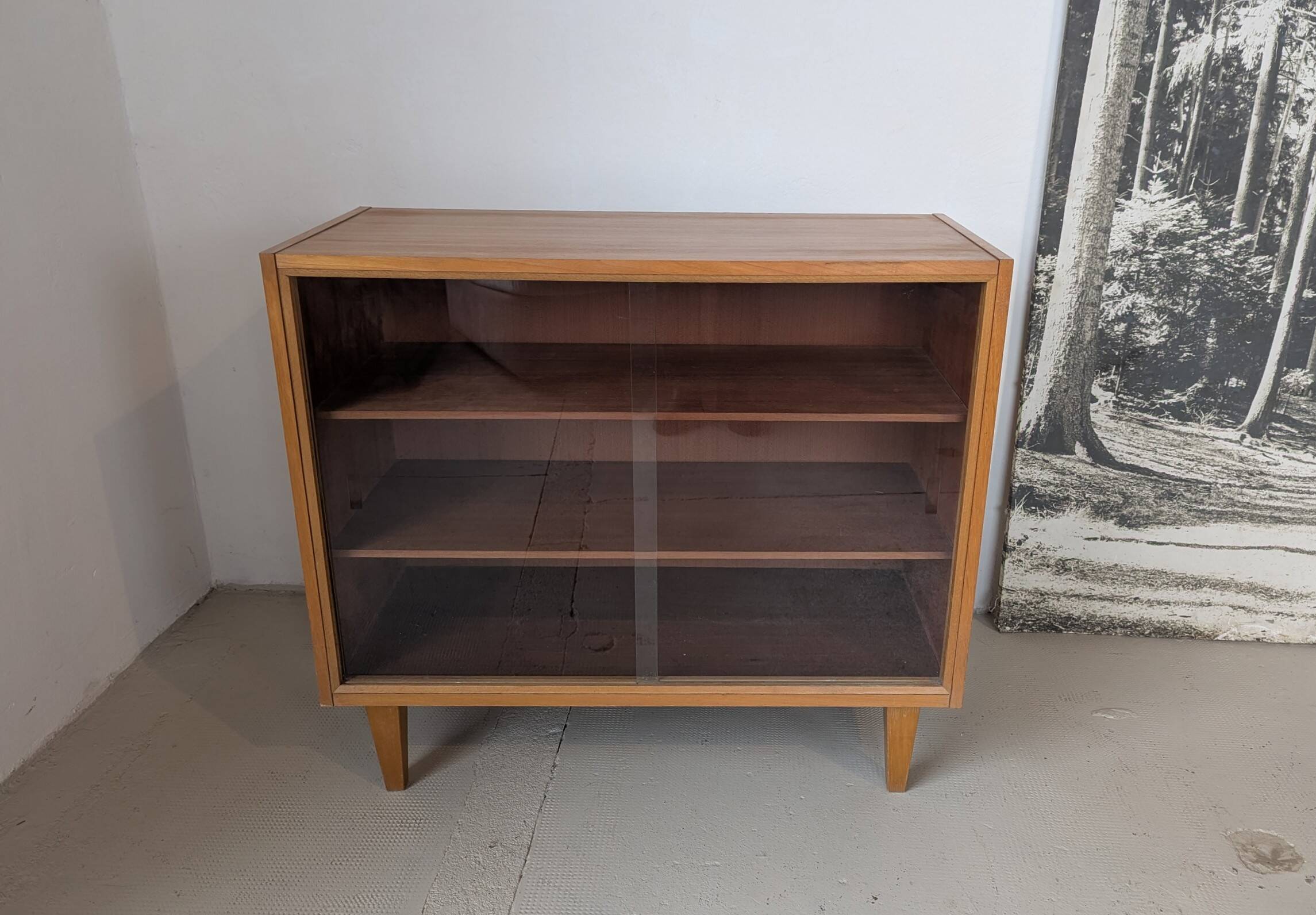 Vintage display cabinet in light wood, 1970s.