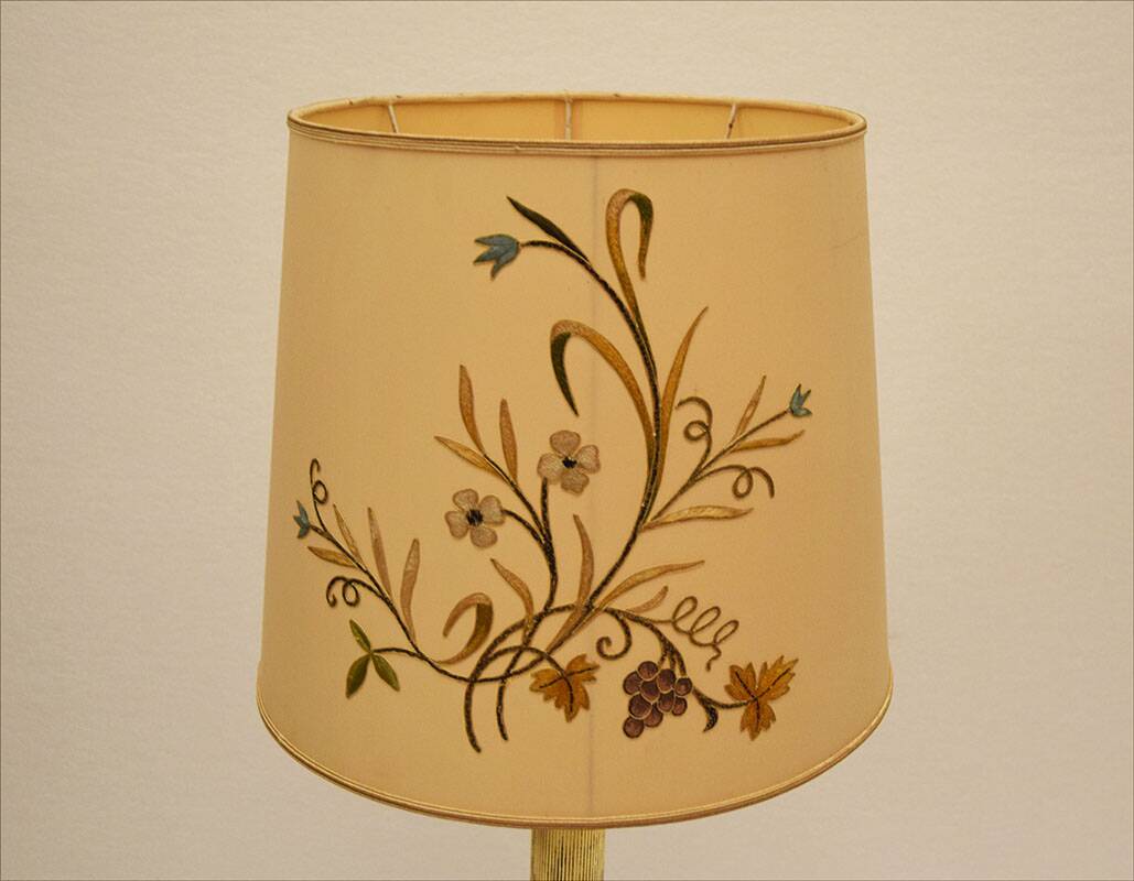 Grande lampe vintage en céramique (97 cm) à décor floral, années 1950