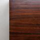 Ensemble de cinq tables d'appoint modernes en palissandre danois.