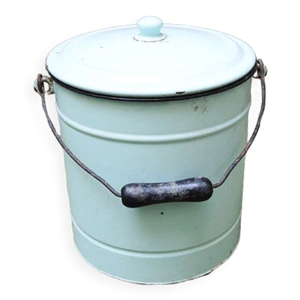 Ancienne poubelle en