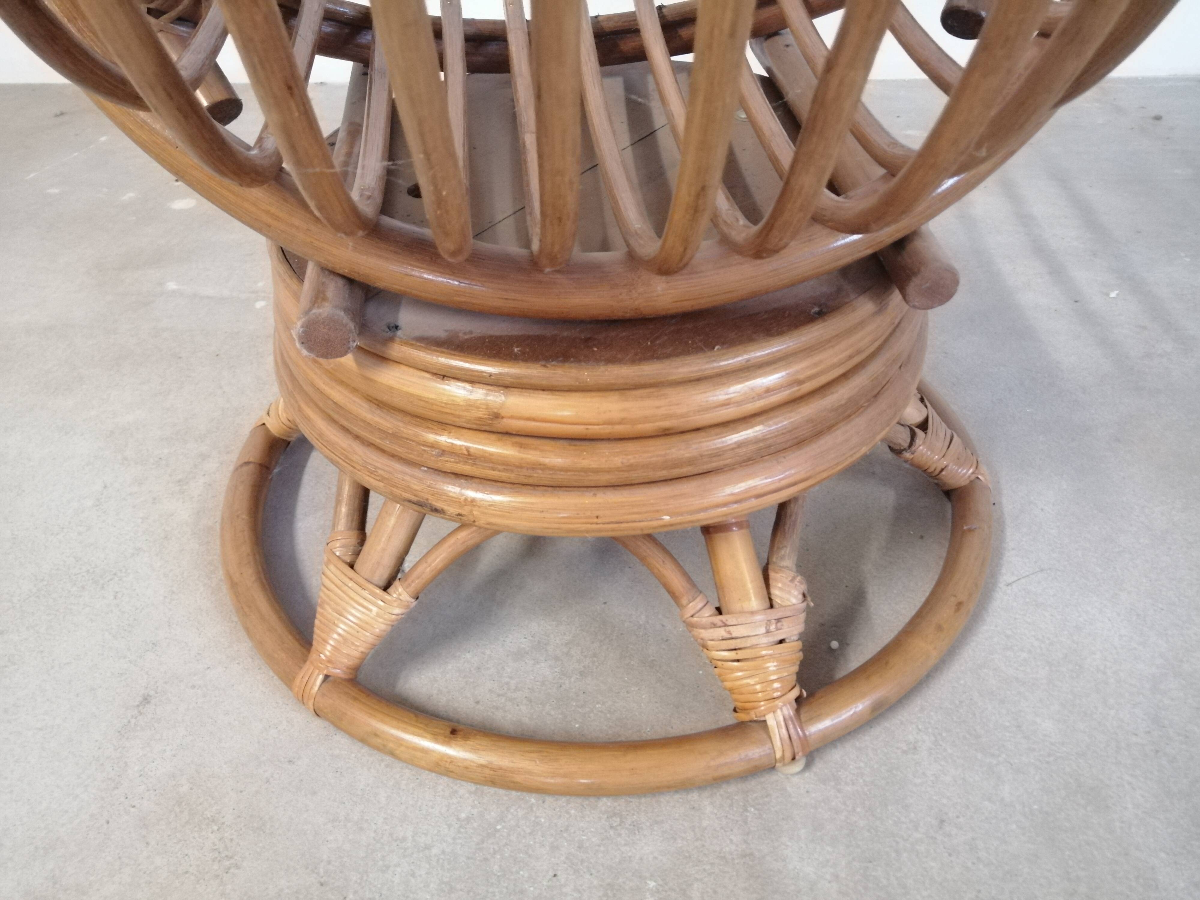 Swivel rattan chair