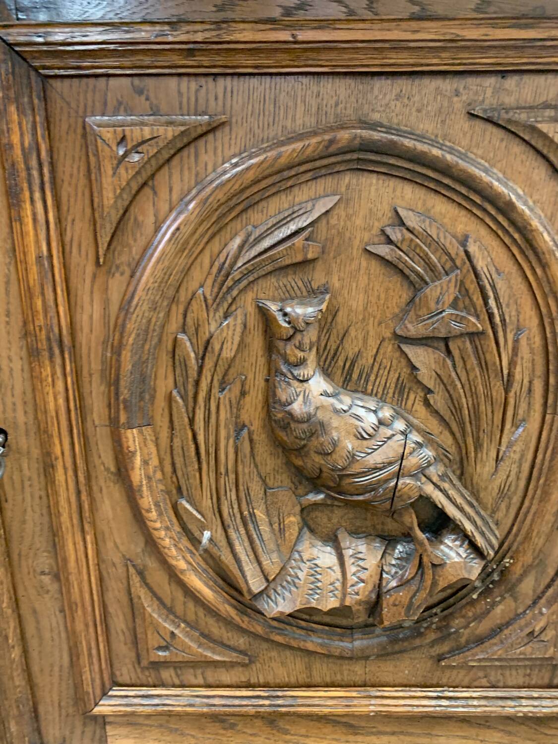 Buffet 2 corps de chasse en bois tourné et sculpté, vers 1900