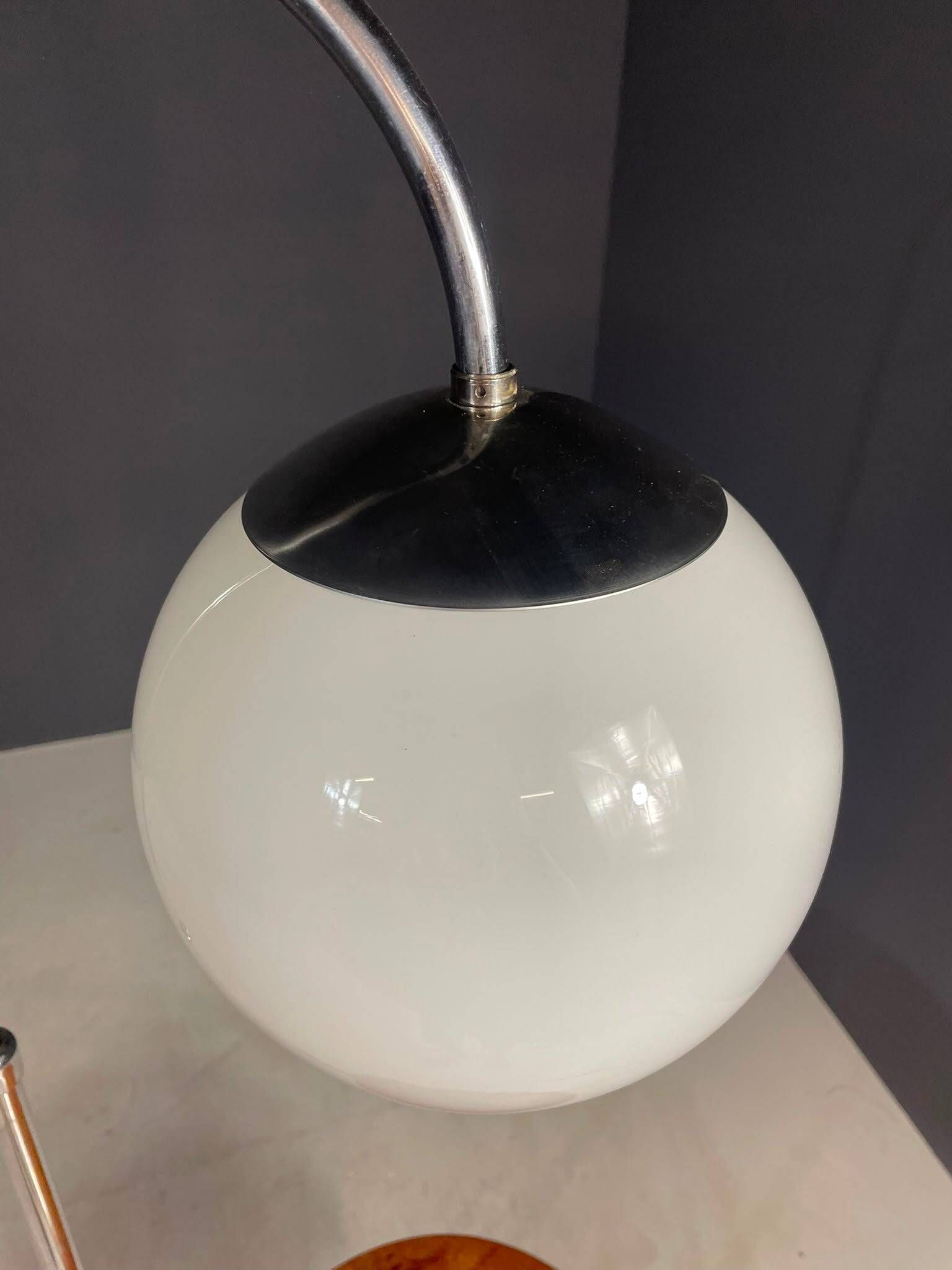 Lampe de sol Bauhaus restaurée avec table intégrée par R. Slezák