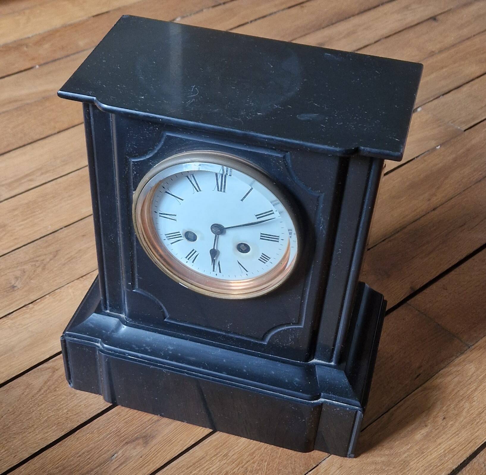 Napoleon III style black marble clock, in working condition