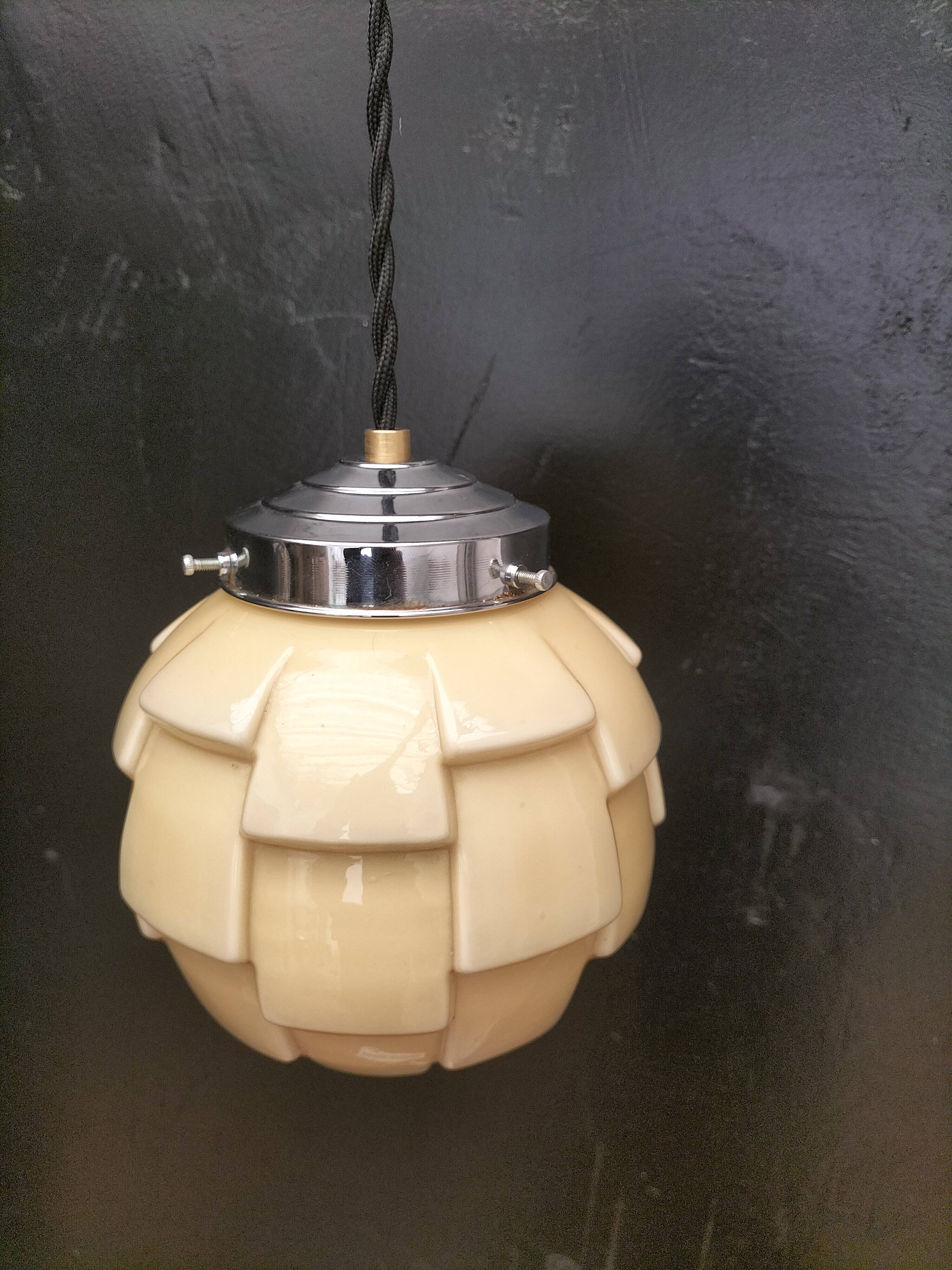 Art deco suspension