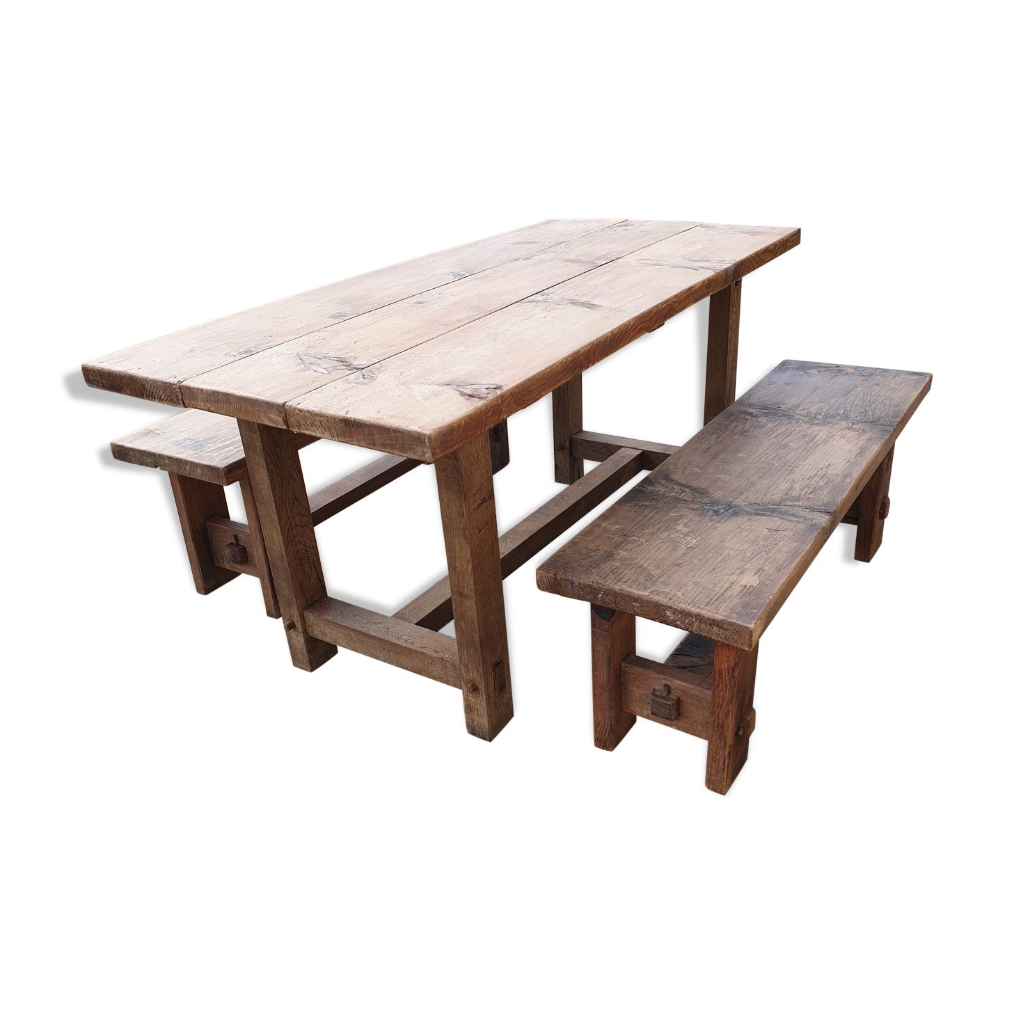 Farm table and its two benches