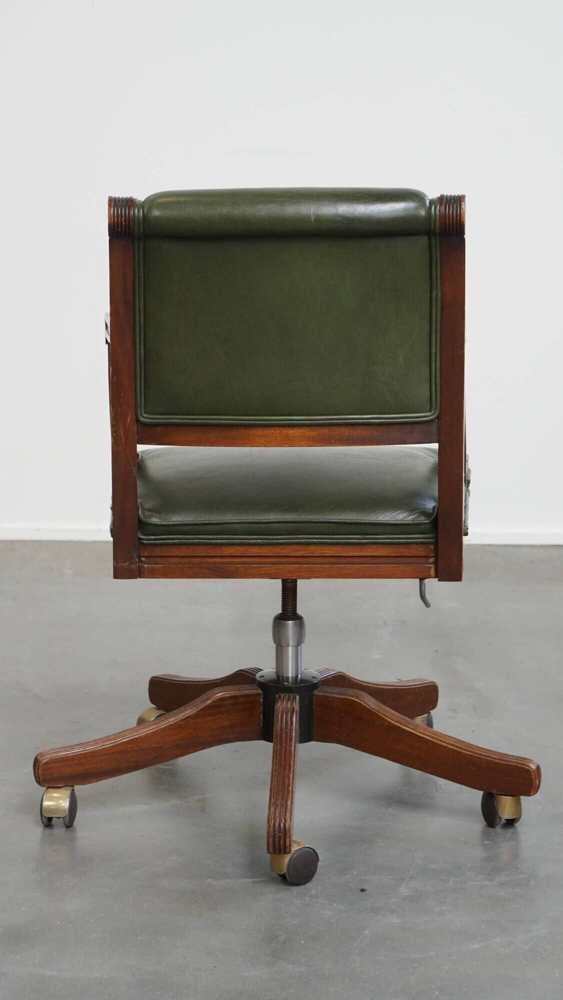 English-Style Office Chair in Cowhide Leather on Wheels Combined with Wood
