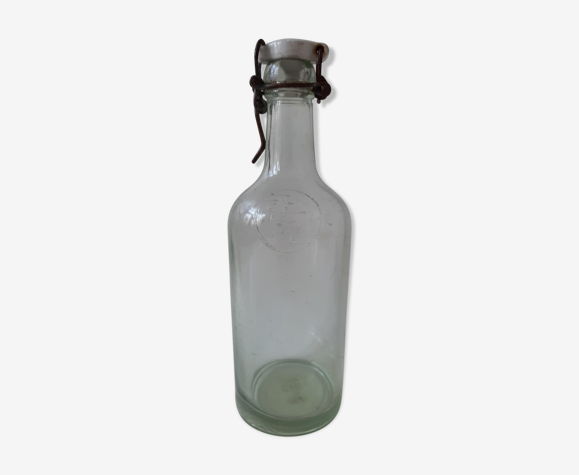 Bouteille ancienne tchèque datée de 1948, en verre épais