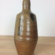 Bottle-shaped sandstone soliflore vase