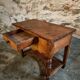 Table d'appoint française ancienne en noyer et cerisier – Louis Philippe, XIXe siècle