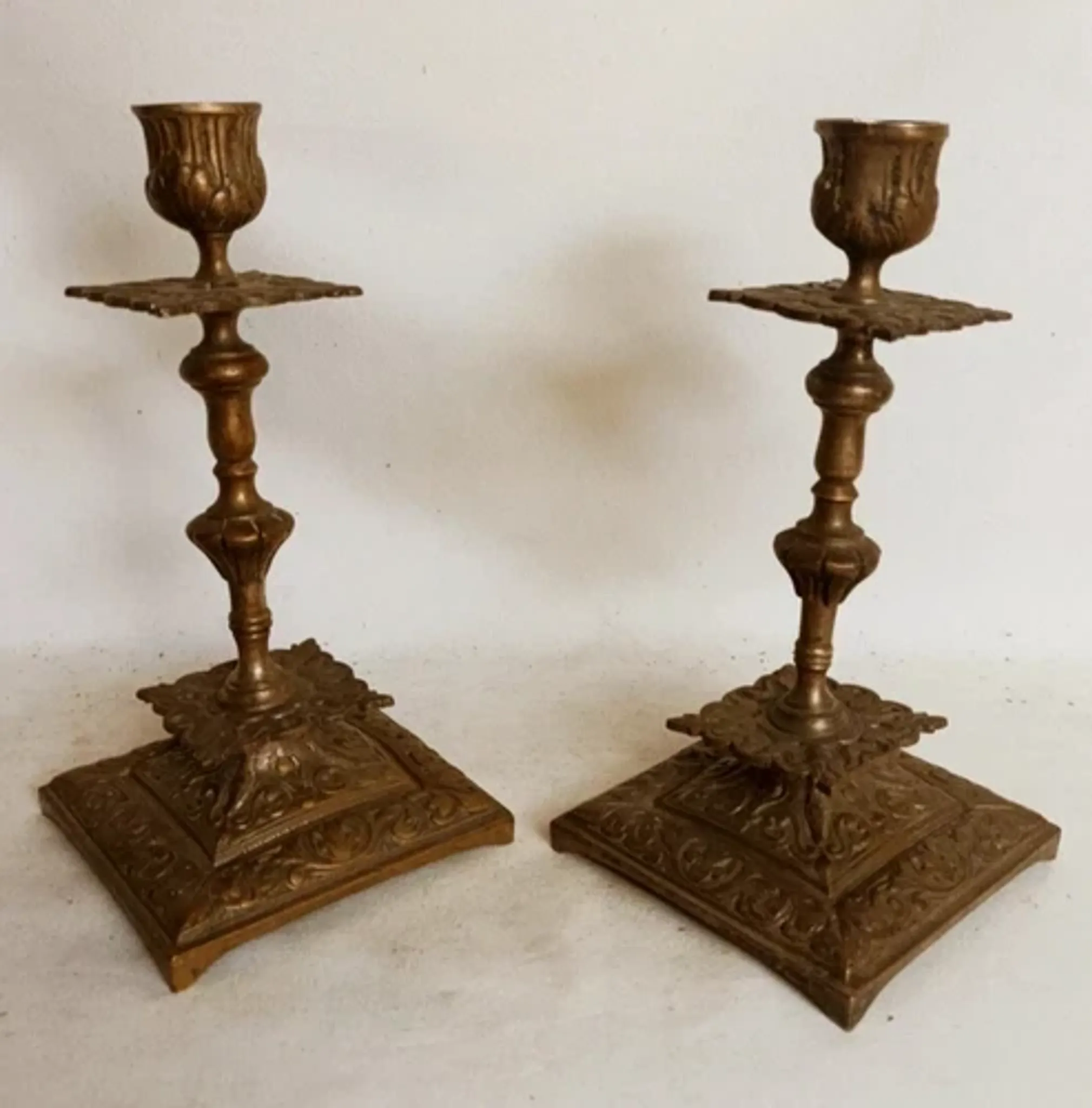 Remarkable pair of candlesticks in bronze, formerly silver-plated, from the 19th century.