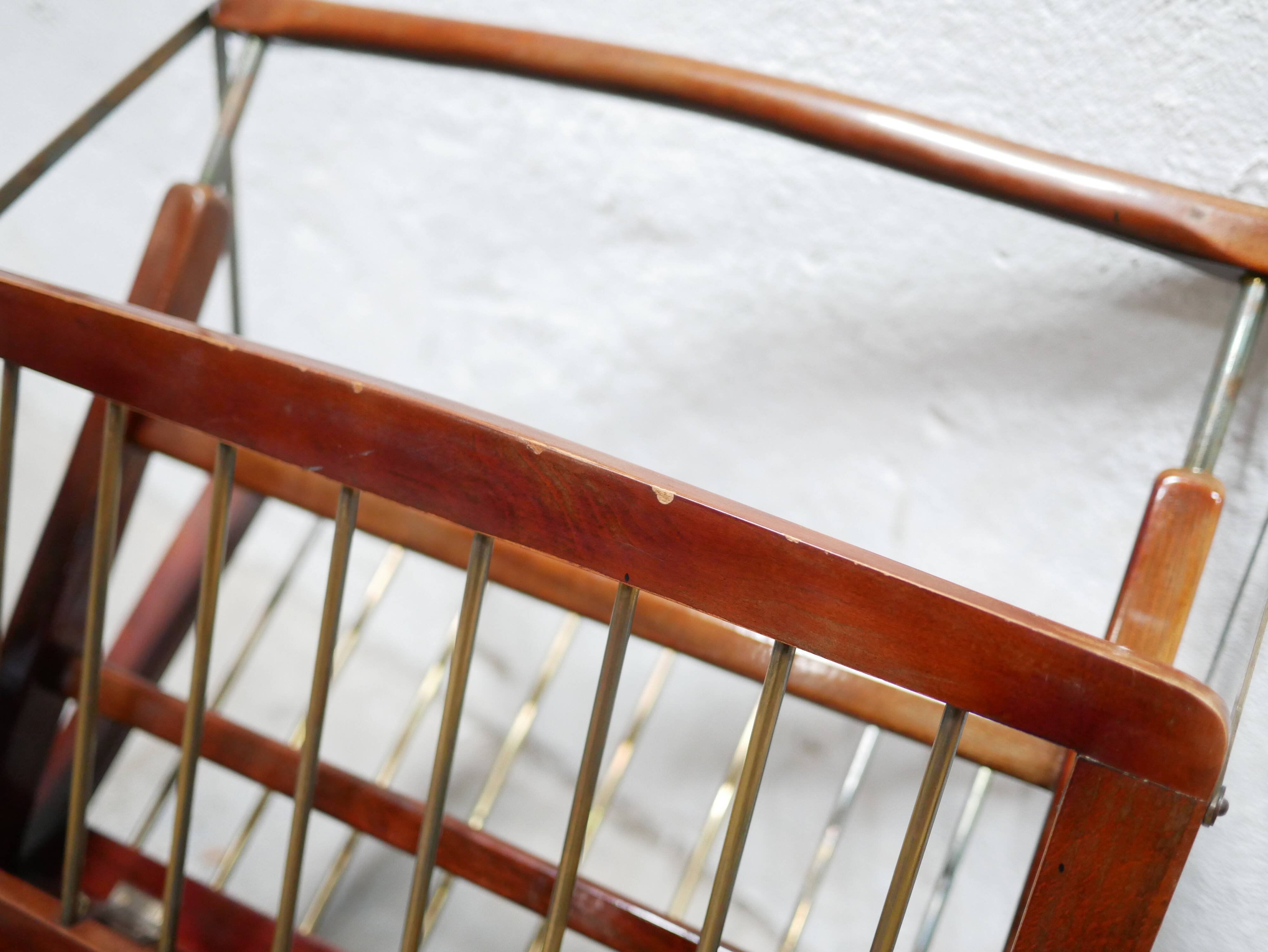 Porte-revues pliable en bois et laiton, Made in Italy