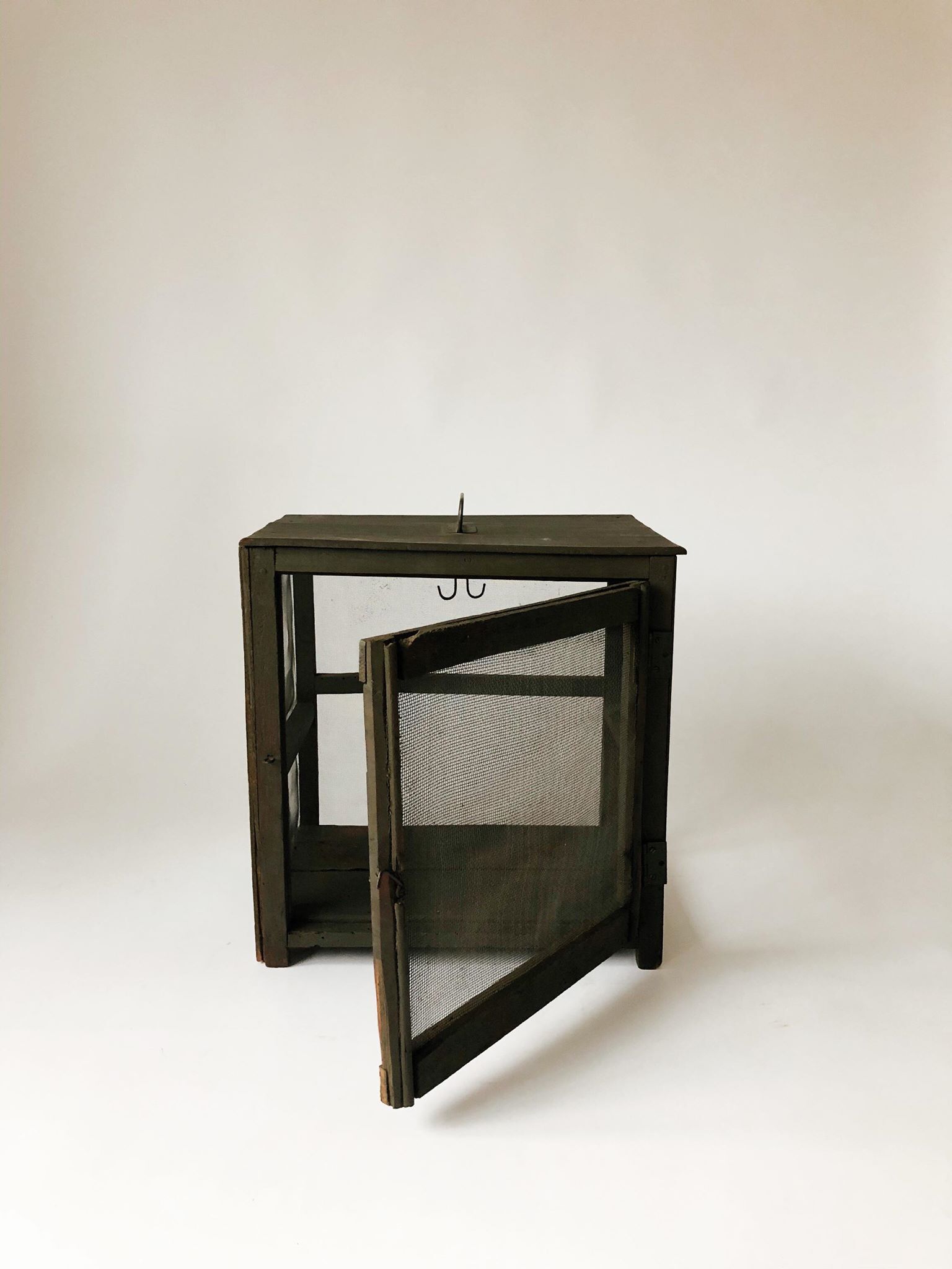 Garde manger ancien en bois