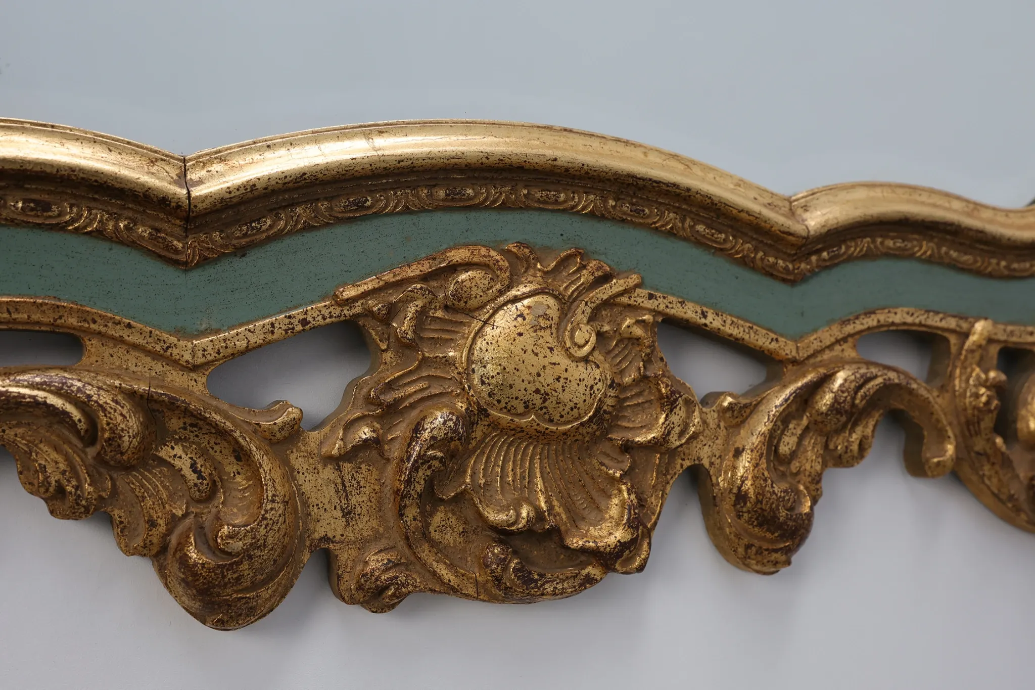 Florentine Style Gilt Mirror with Acanthus Scrolls, Italy, 20th Century
