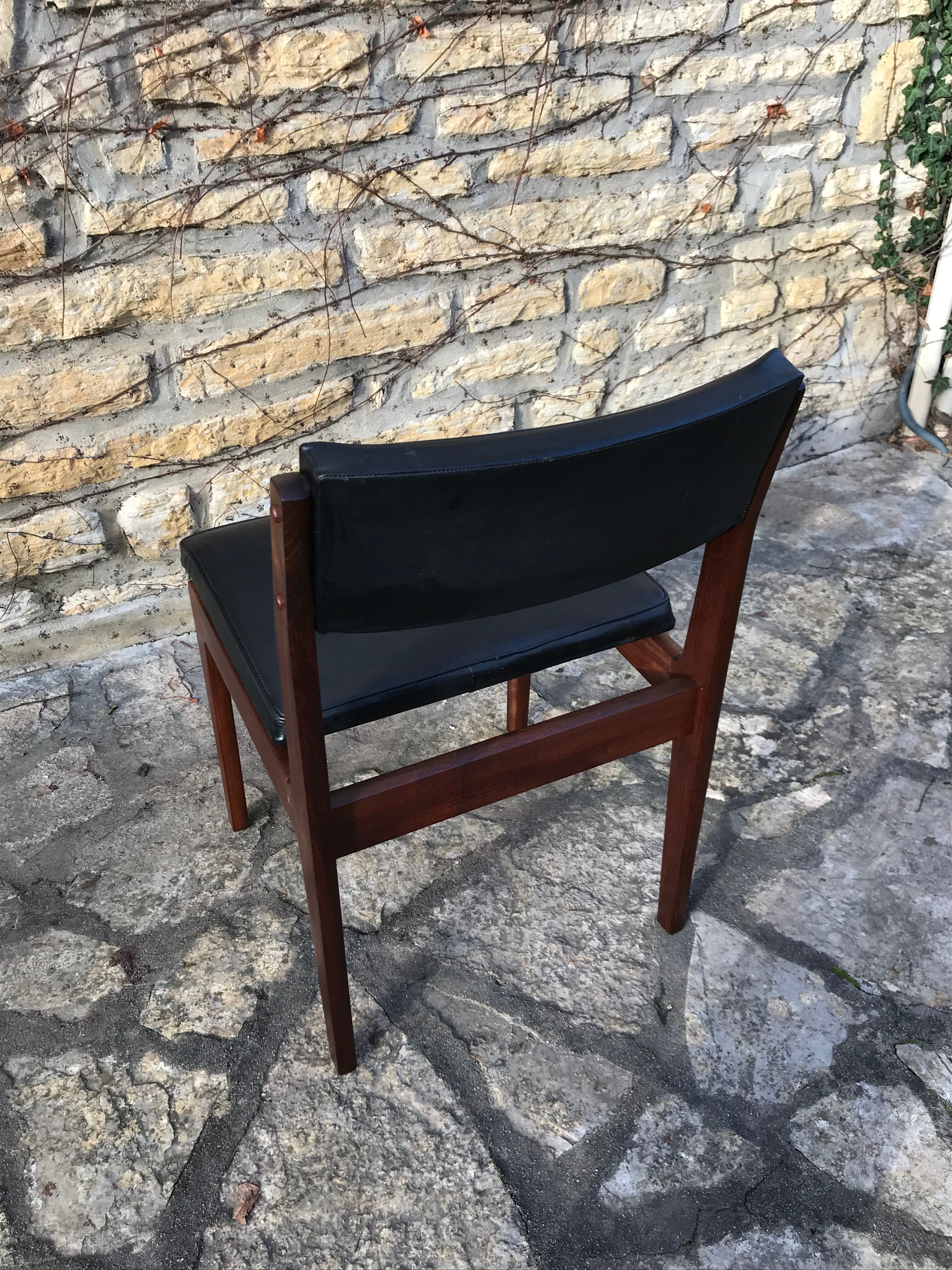 Chaise en bois et skaï