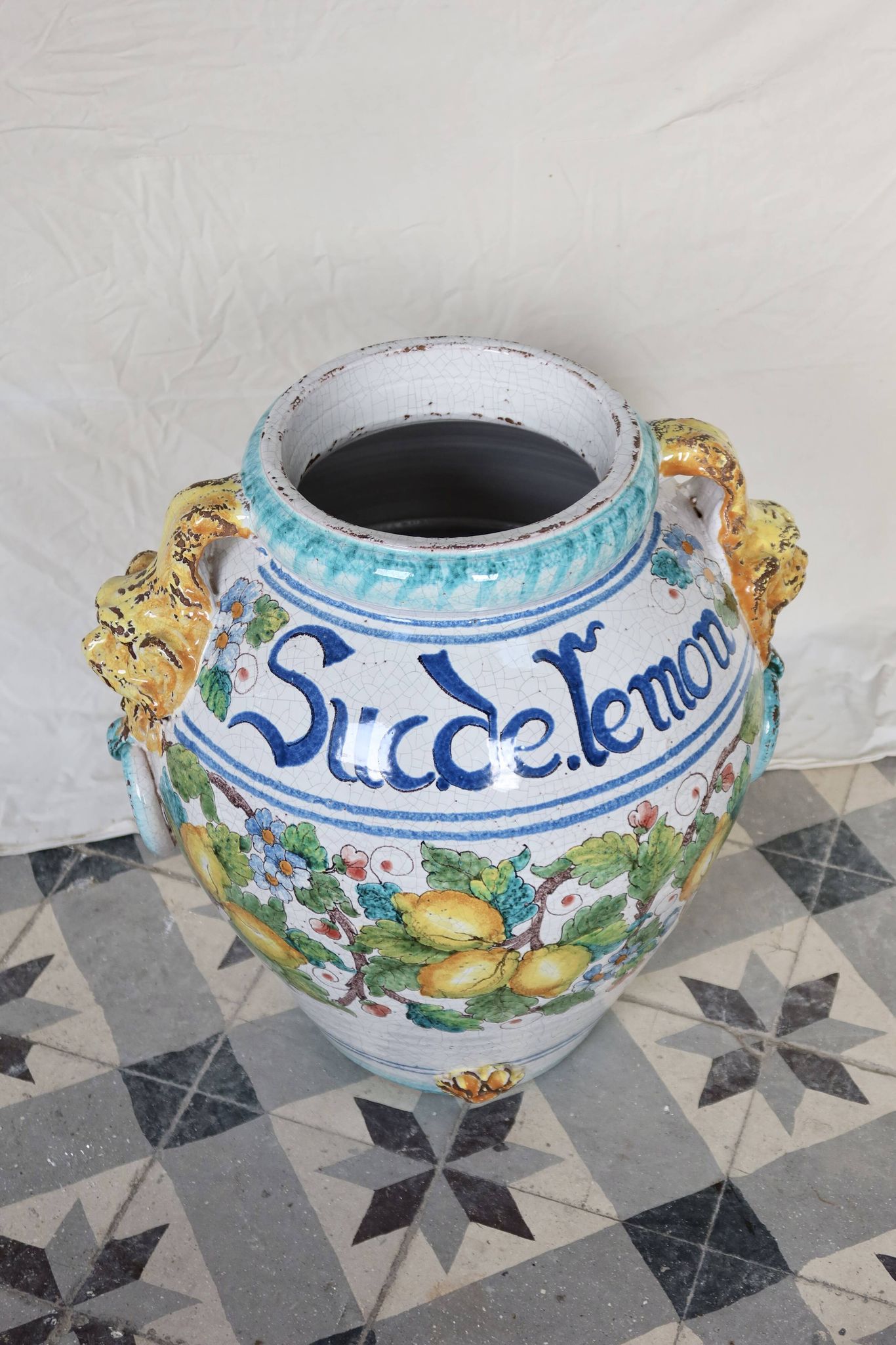 Grande urne à citrons en céramique émaillée