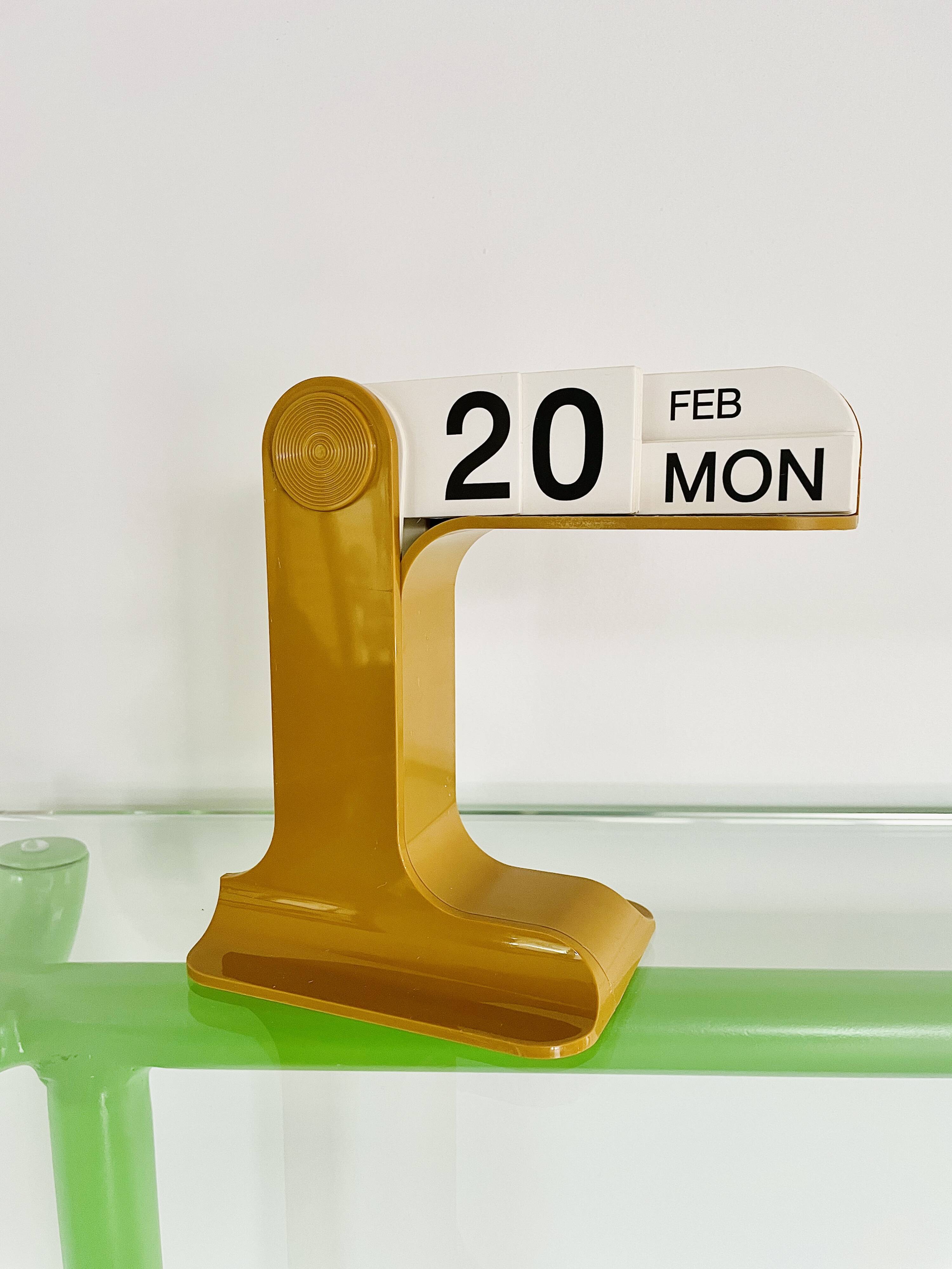 Vintage design perpetual calendar
