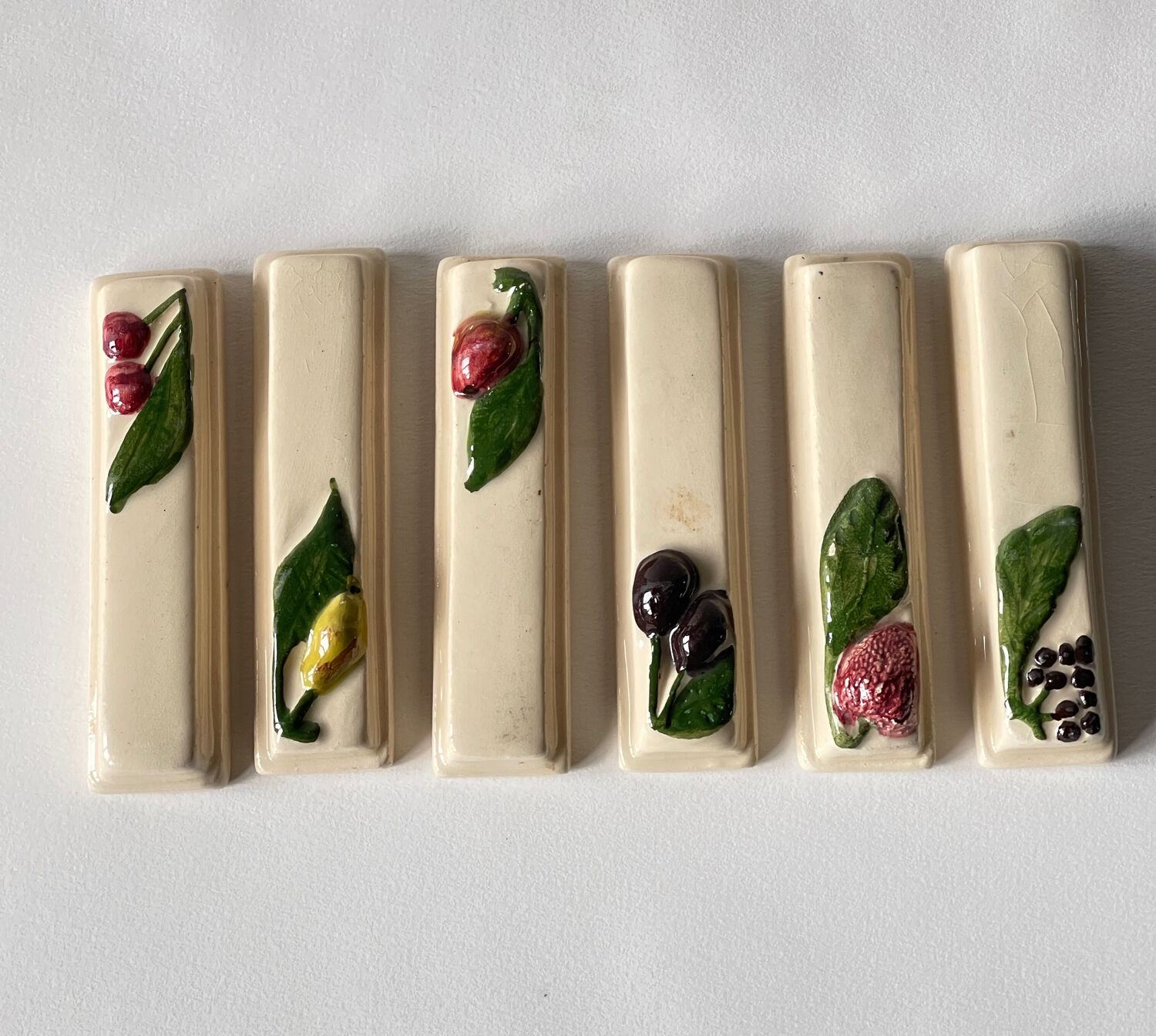 6 ceramic knive holders fruit decoration