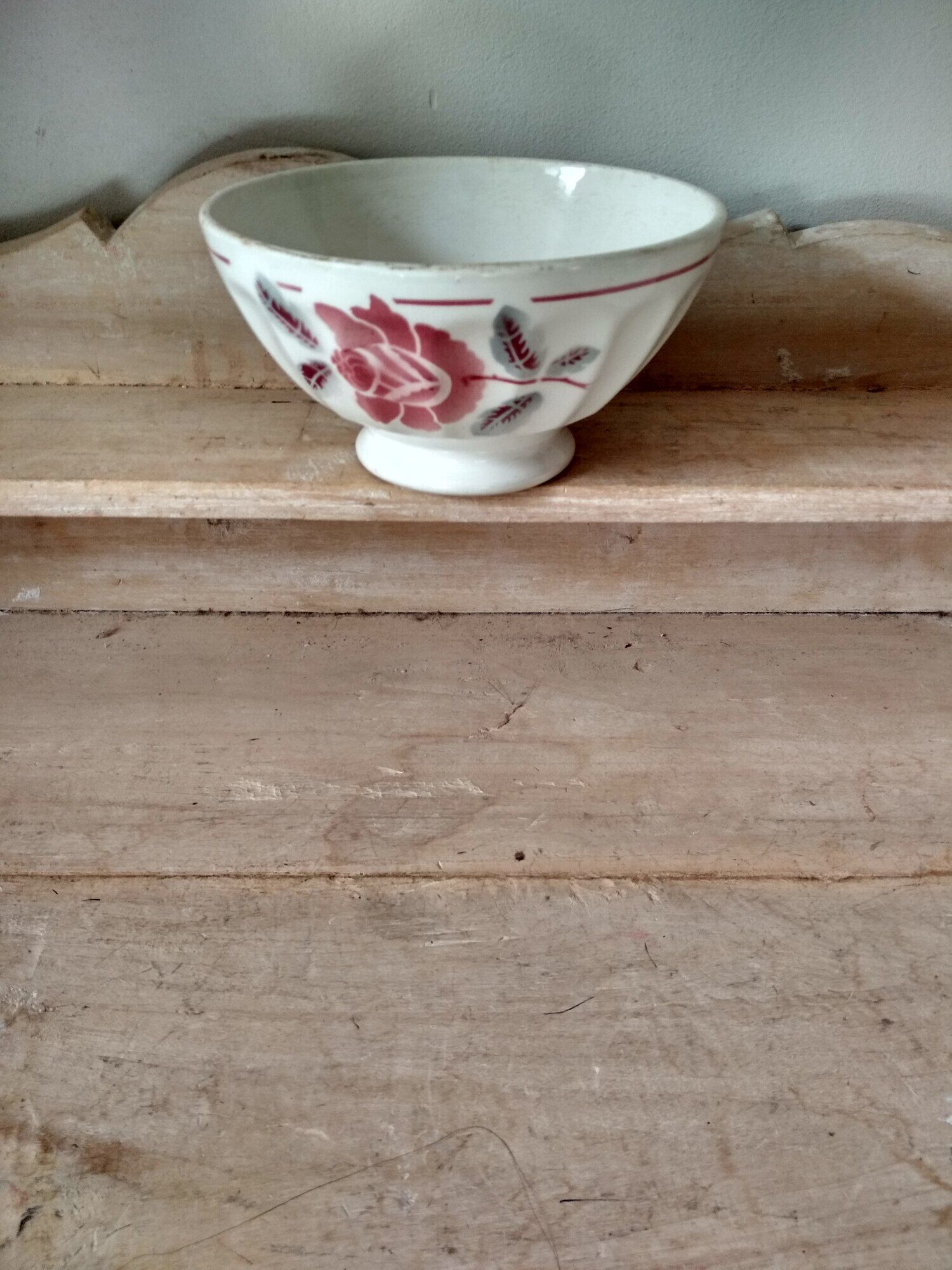 Ceramic bowl with pink flower décor