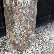 Cheminée régence en marbre gris des Ardennes, XVIIIème siècle