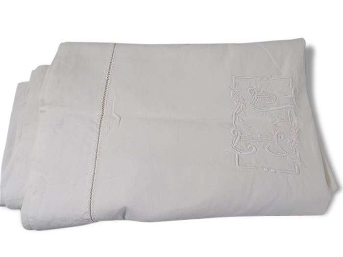 Old embroidered flat sheet - 1-