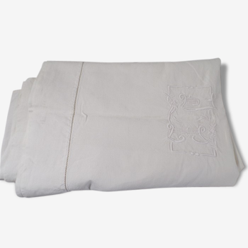 Drap plat brodé ancien - 1 -