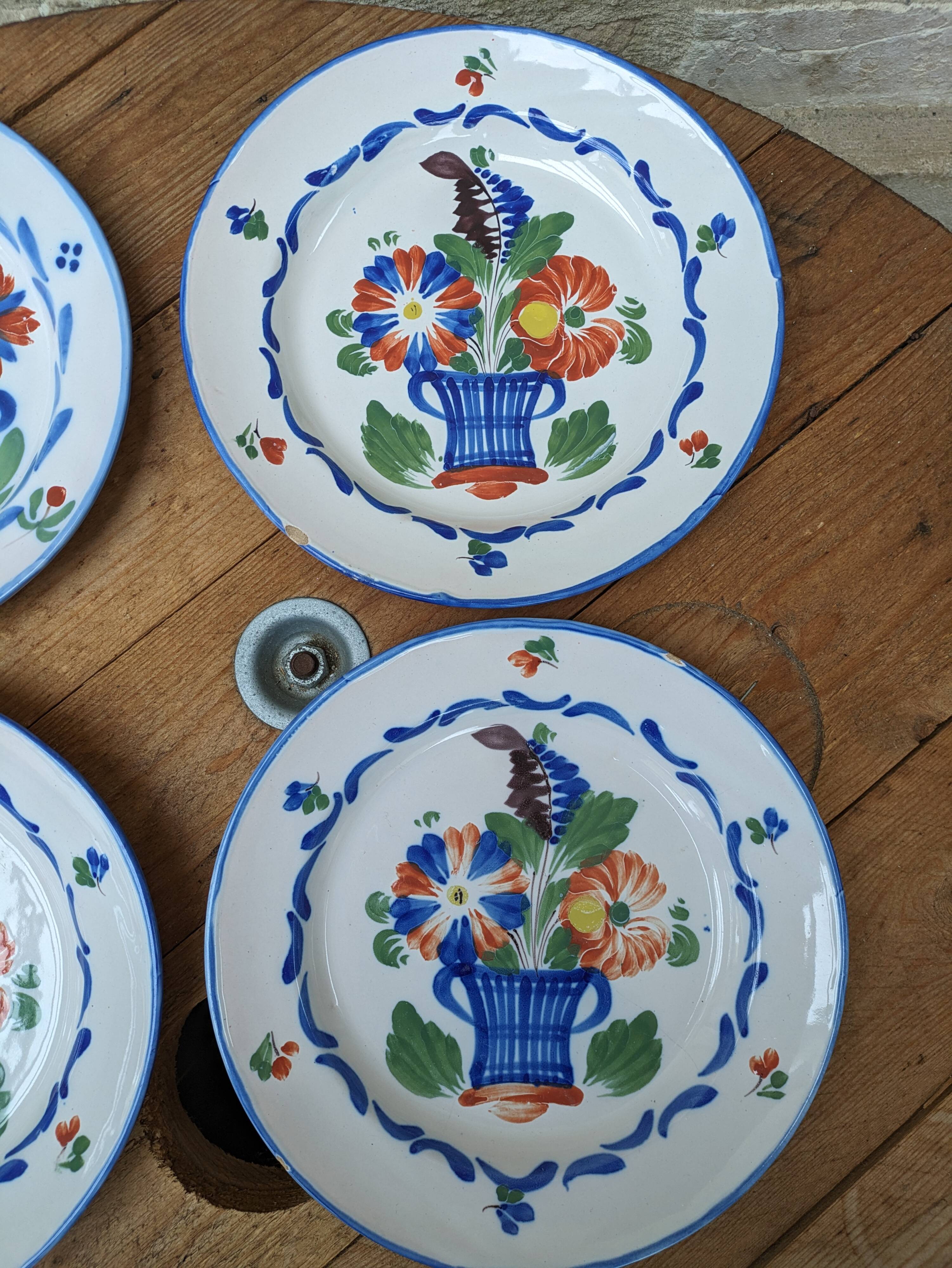 Set of 4 old Saint Clement plates with bouquet of flowers