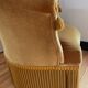Fauteuil crapaud vintage jaune doré